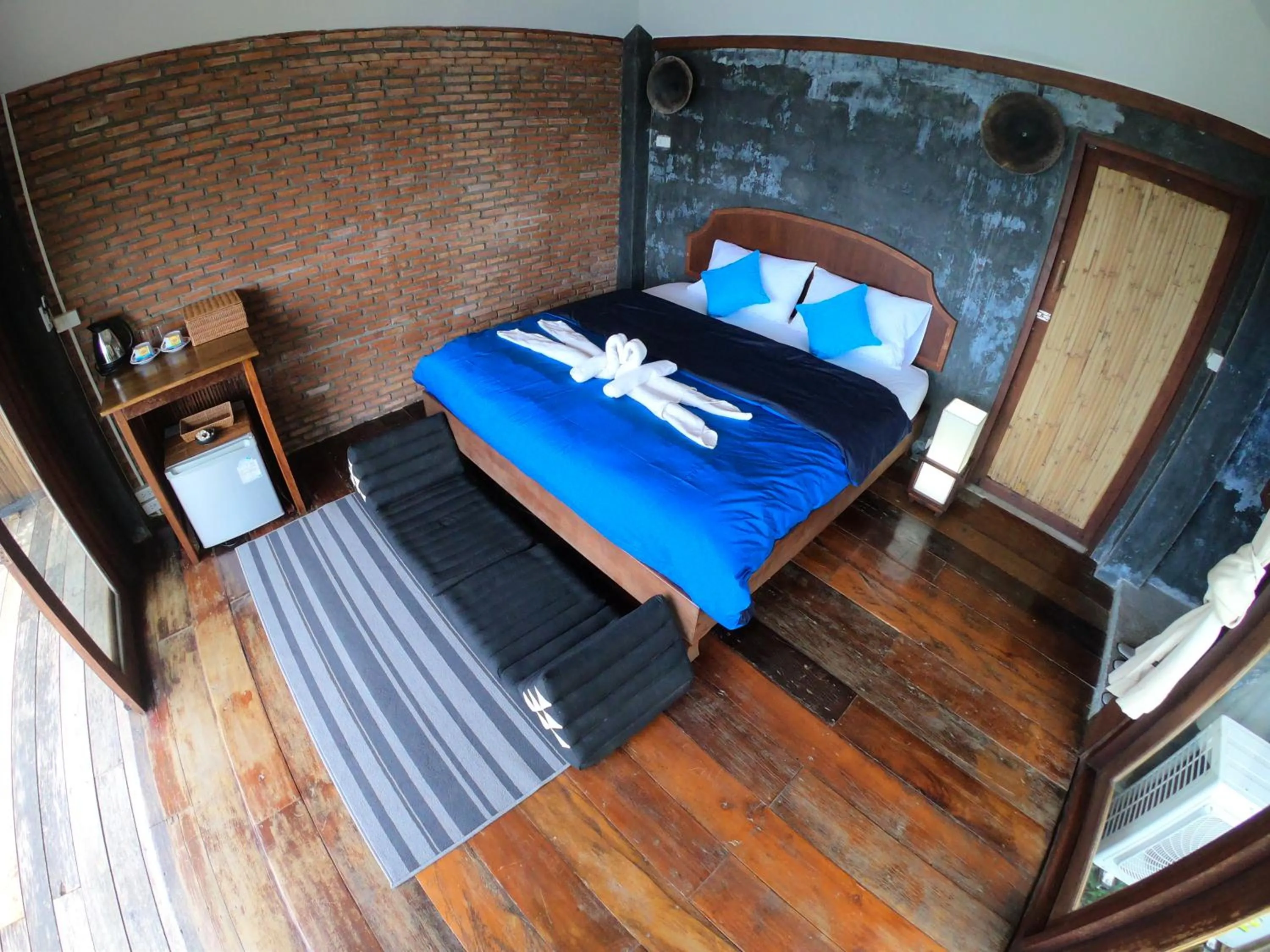 Bed in Blue Heaven Resort Koh Tao