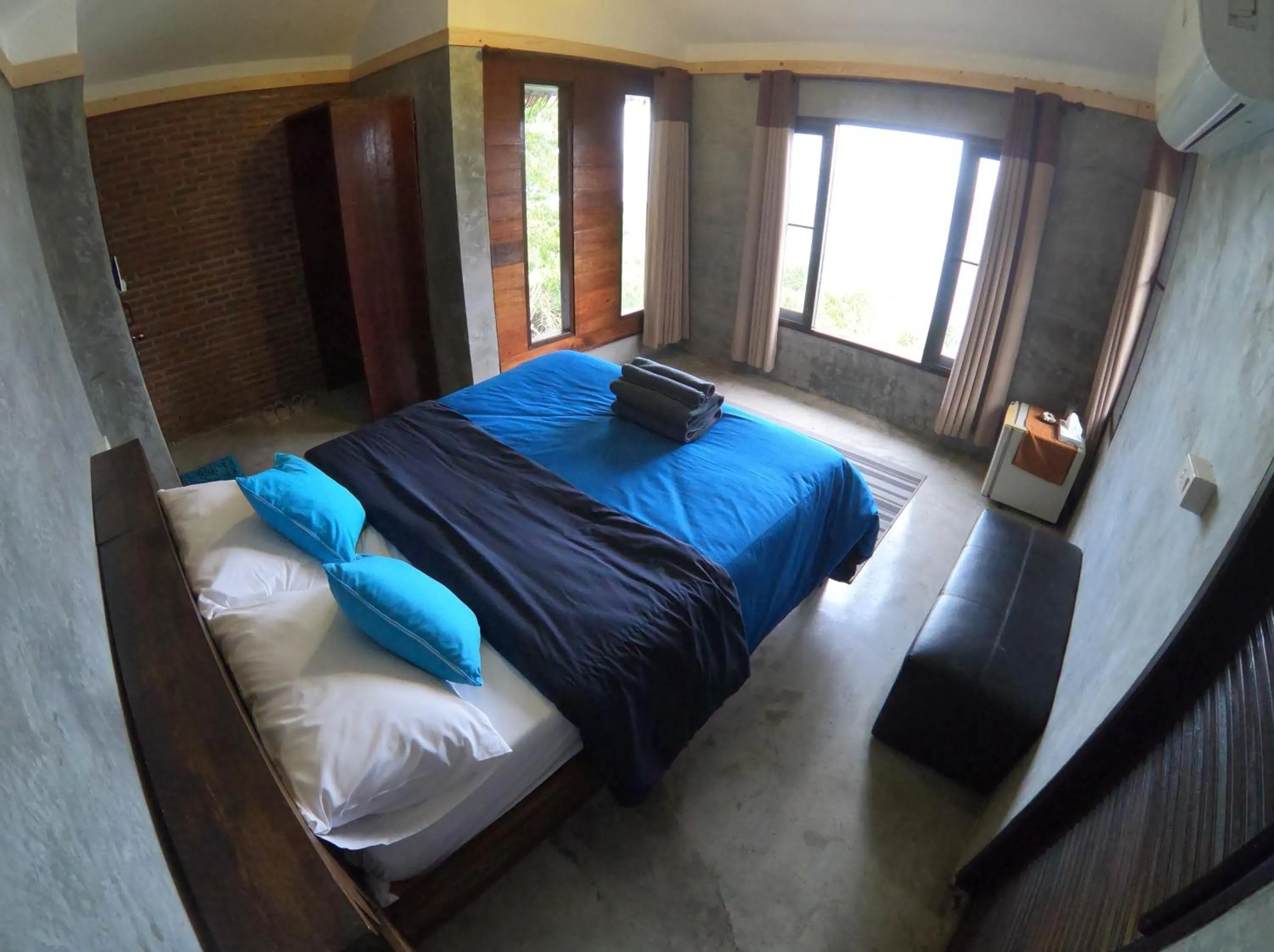 Bed in Blue Heaven Resort Koh Tao