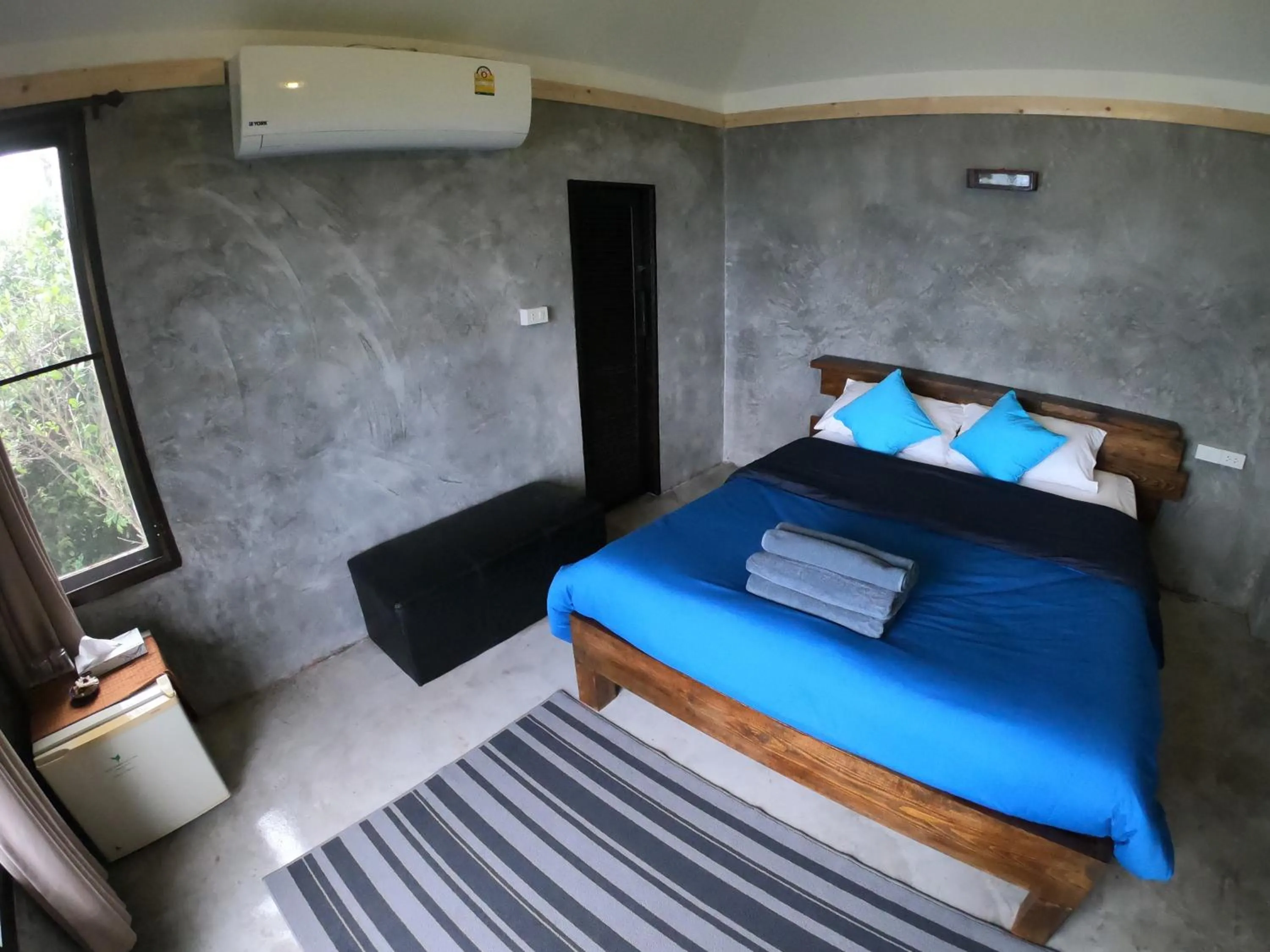 Bed in Blue Heaven Resort Koh Tao