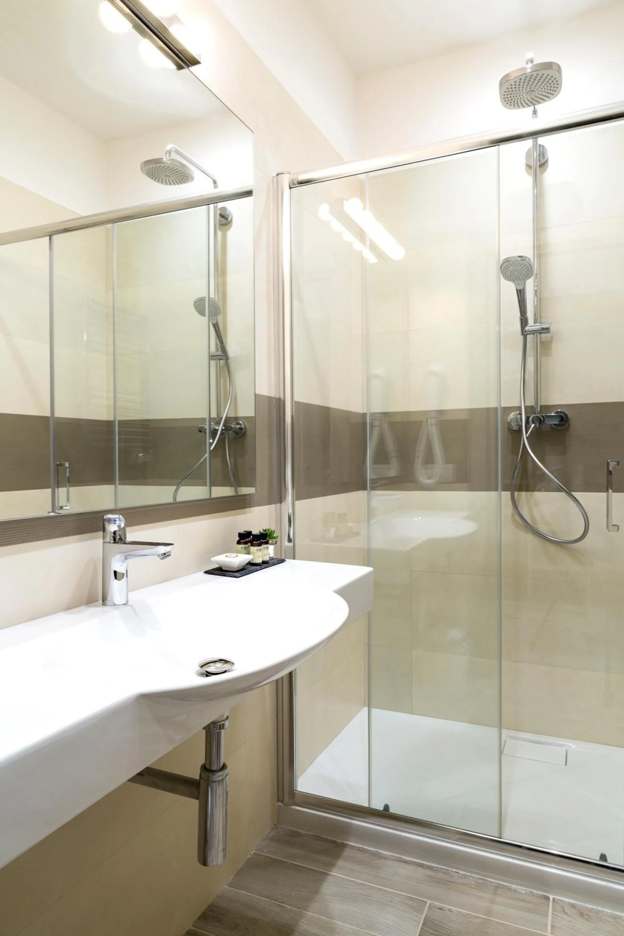 Shower in Borghetto Guest House