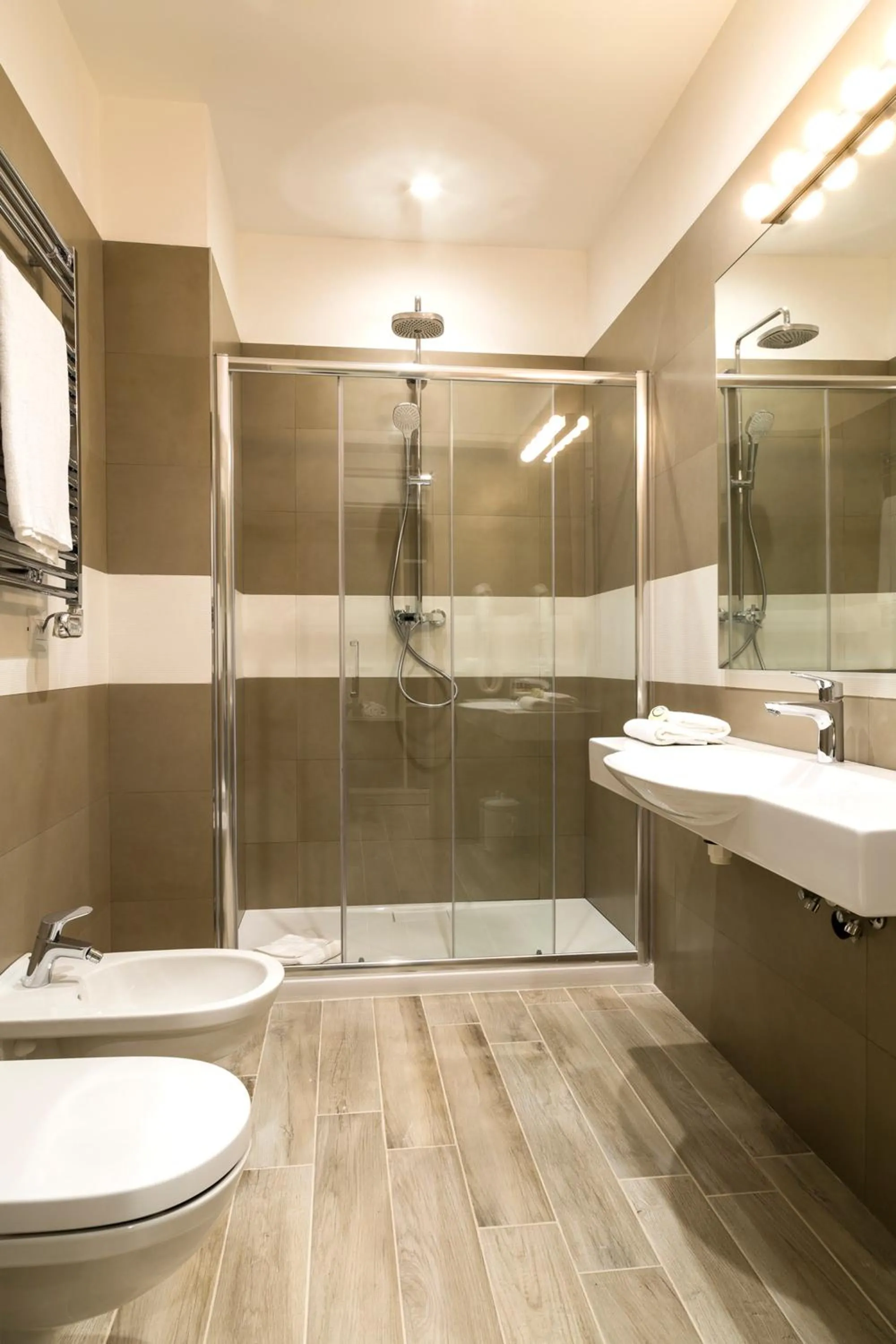 Shower in Borghetto Guest House