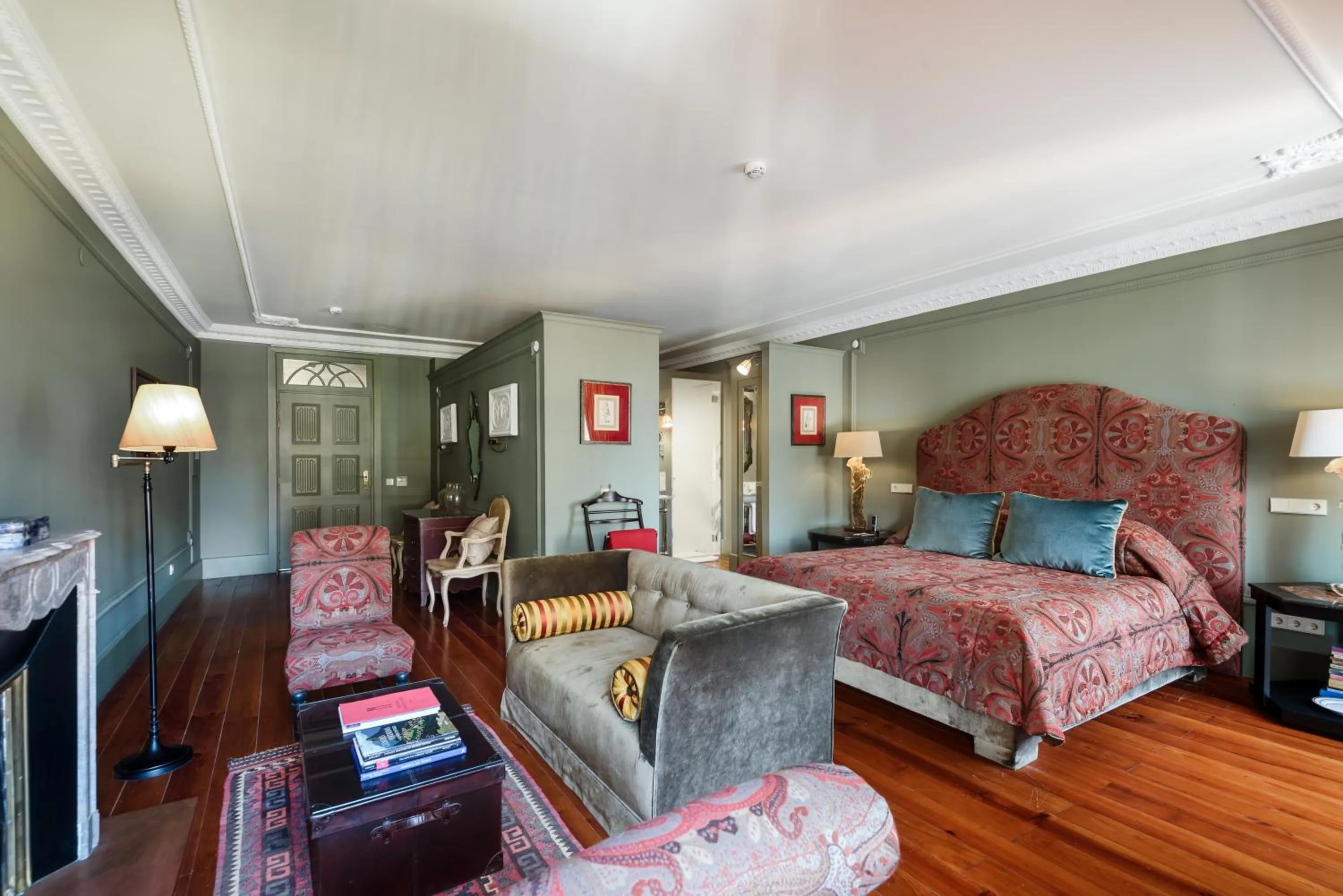 Living room, Bed in M Maison Particulière Porto