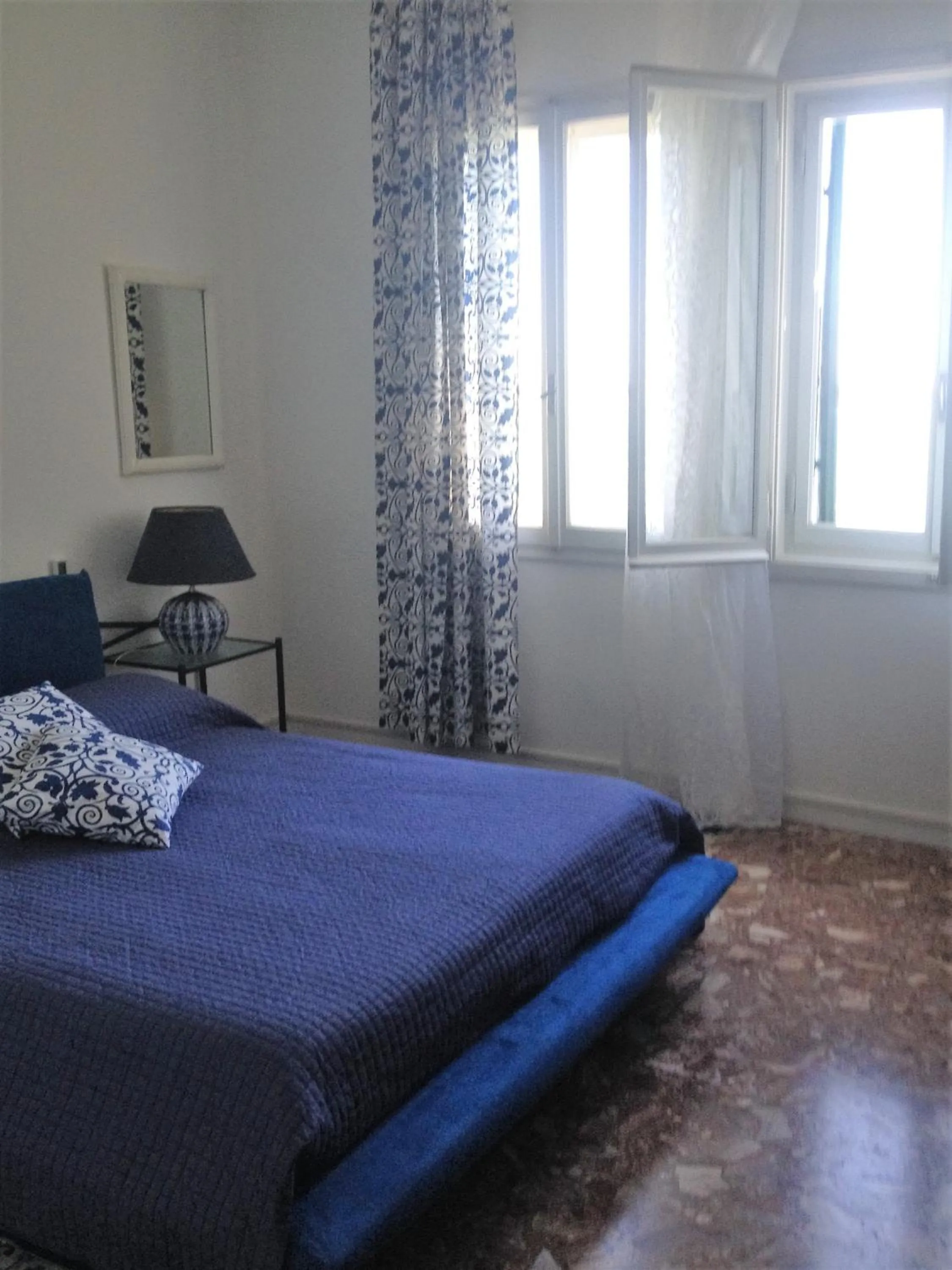 Photo of the whole room, Bed in Casa Sulla Laguna