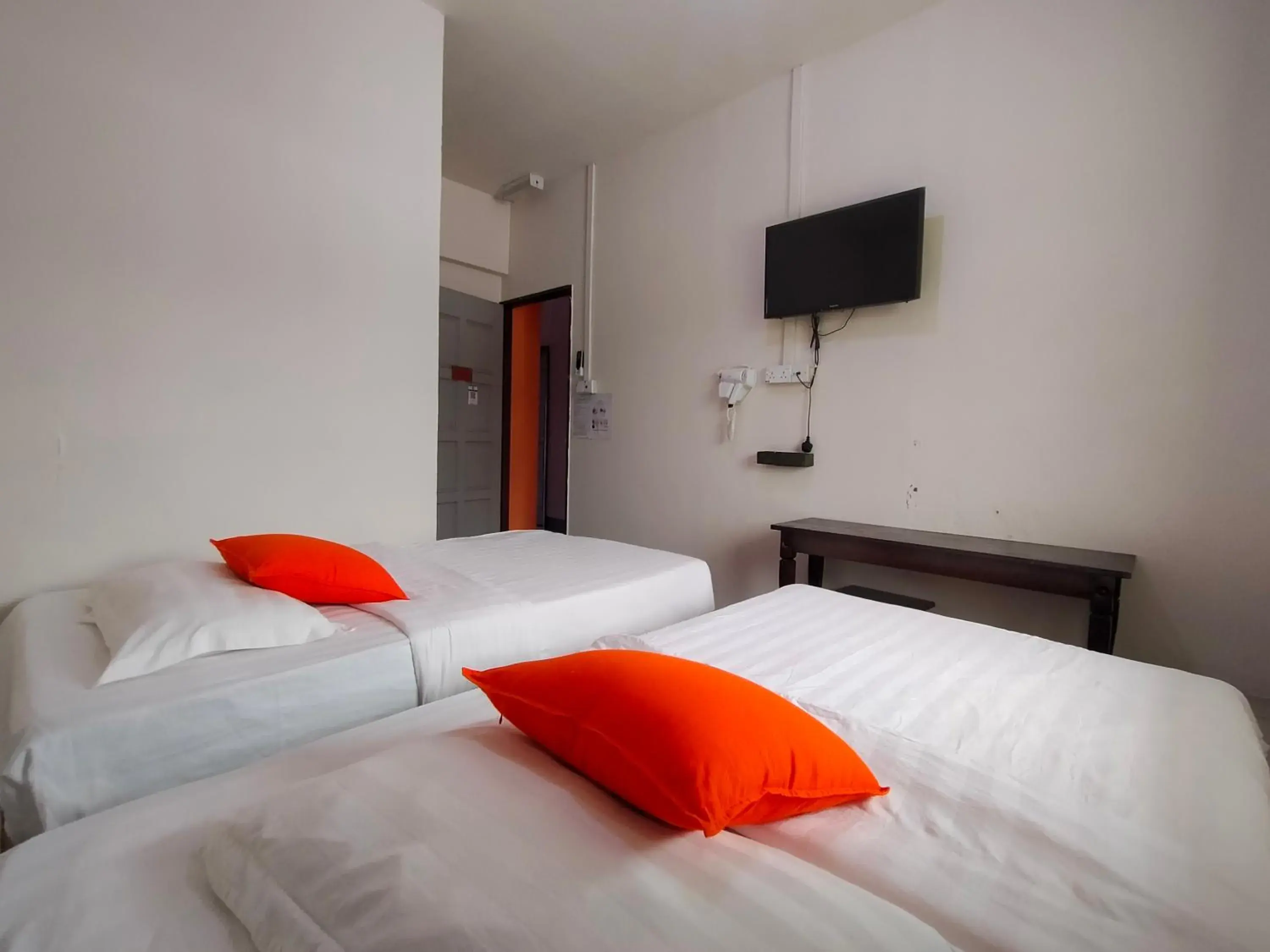 Economy Twin Room in Lodge88 ( l l ) Economy Twin Room in Lodge88 ( l l )