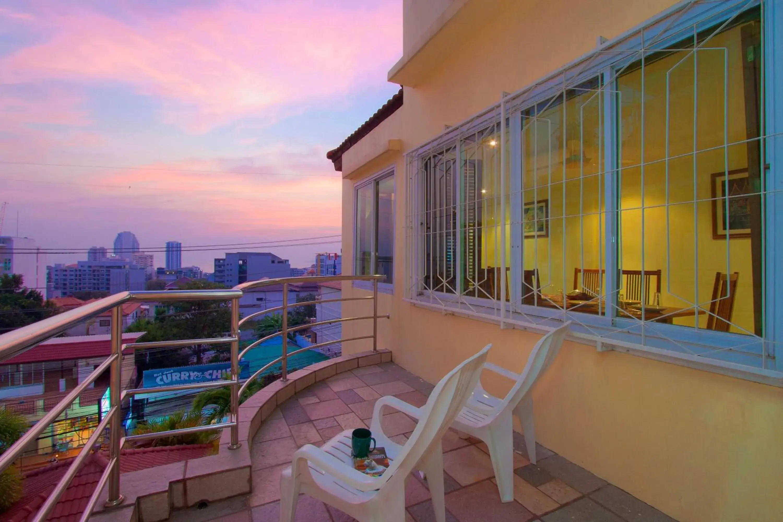 Property building in Argyle Apartments Pattaya Property building in Argyle Apartments Pattaya