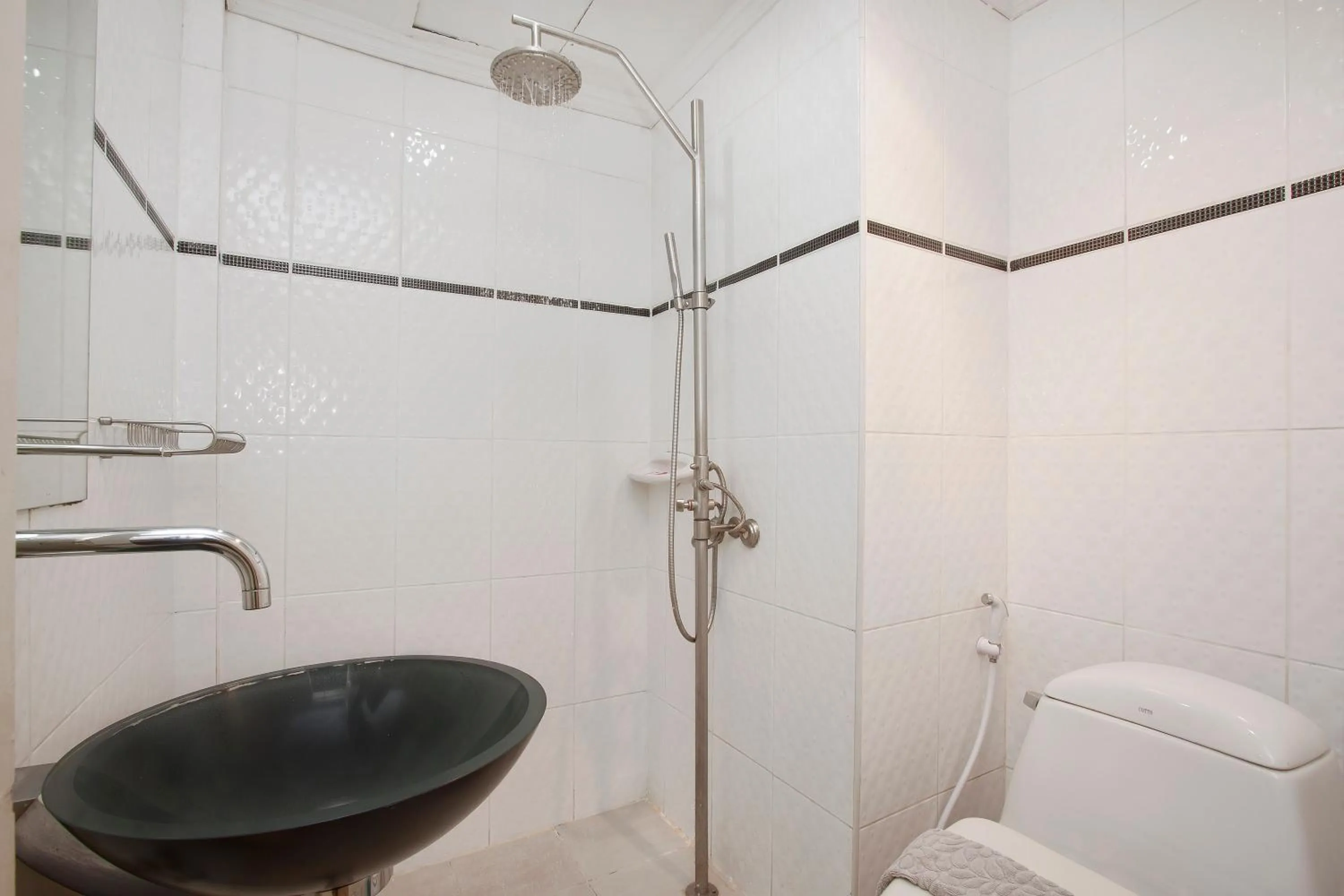 Bathroom in Argyle Apartments Pattaya