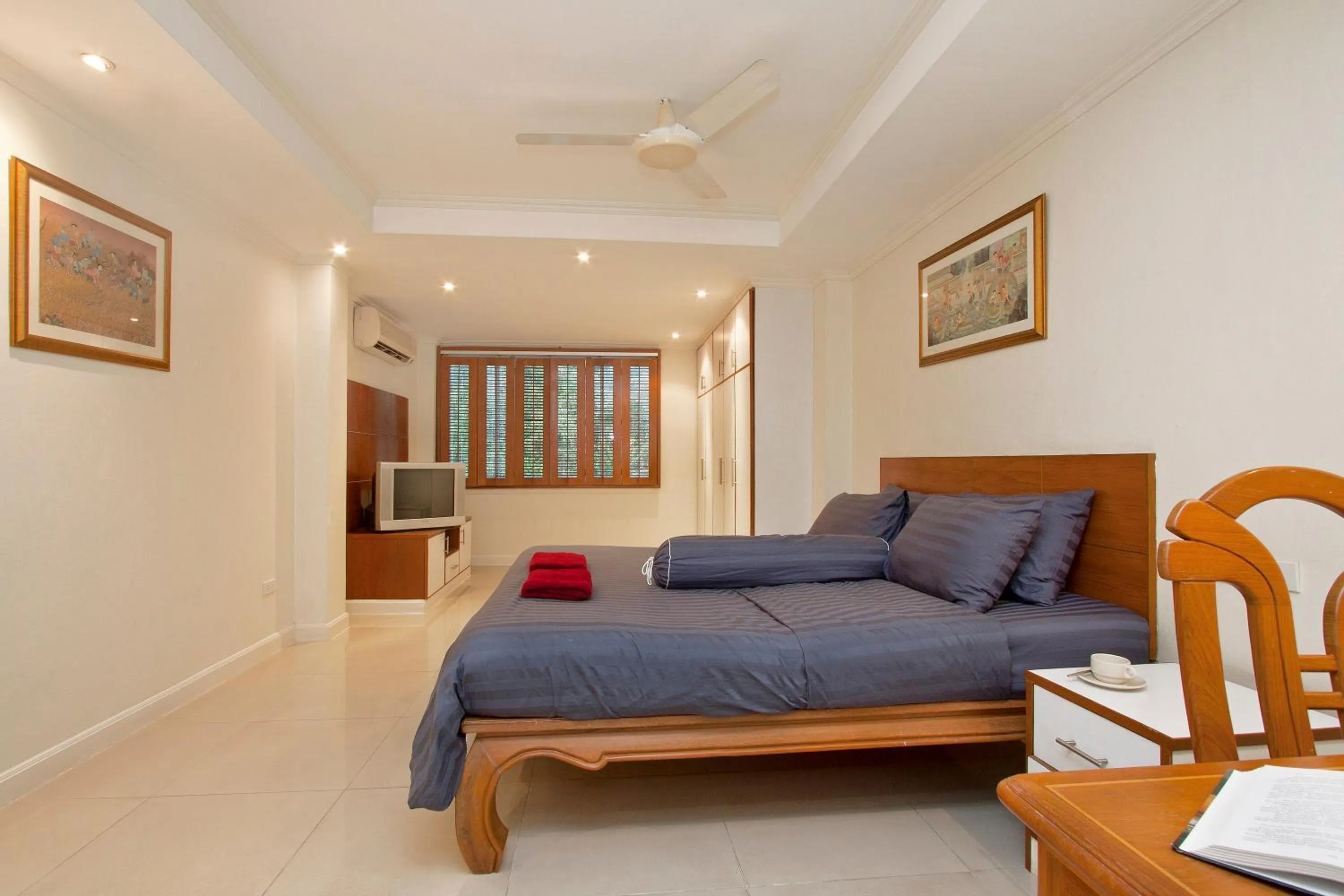 Bed in Argyle Apartments Pattaya
