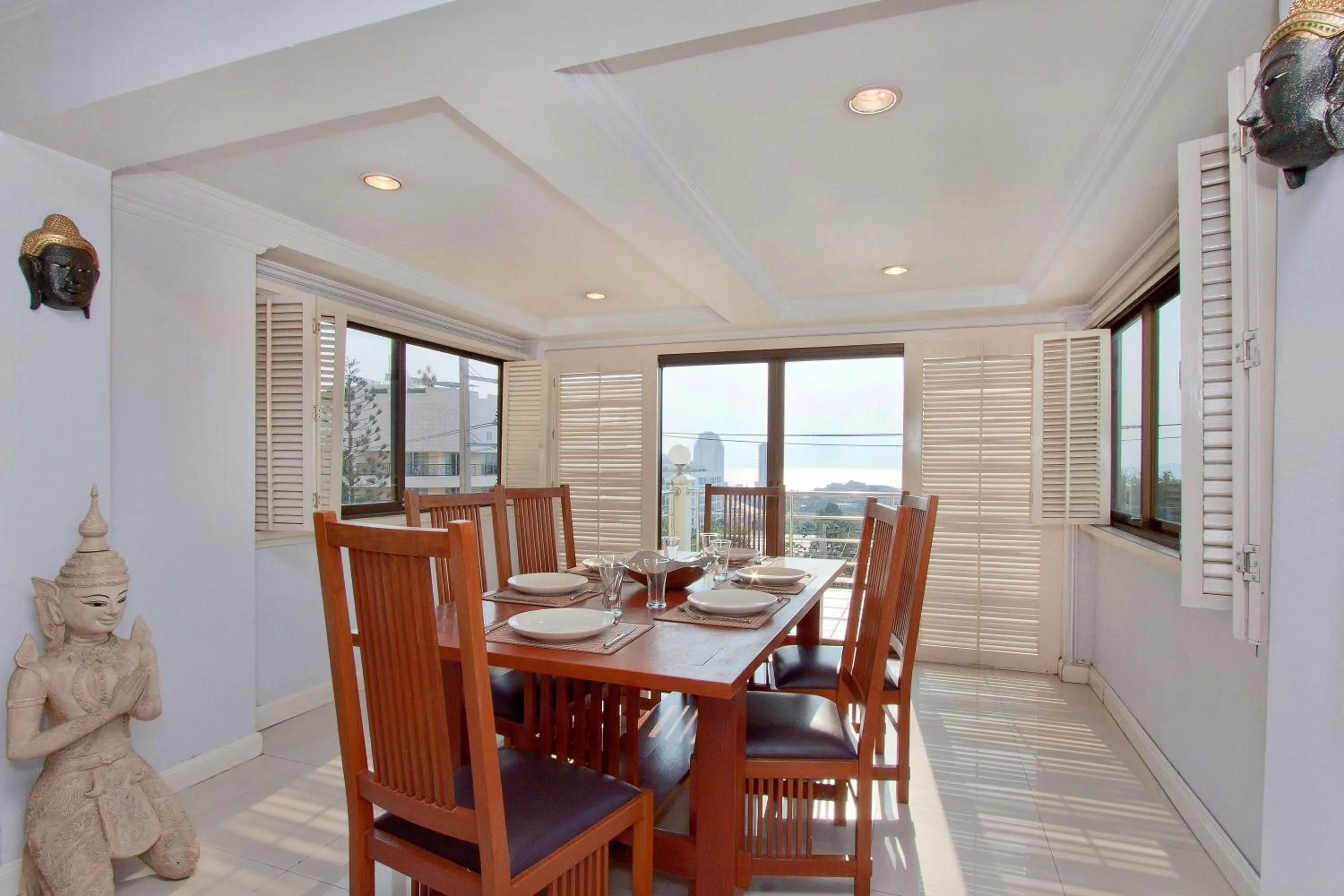 Dining area in Argyle Apartments Pattaya