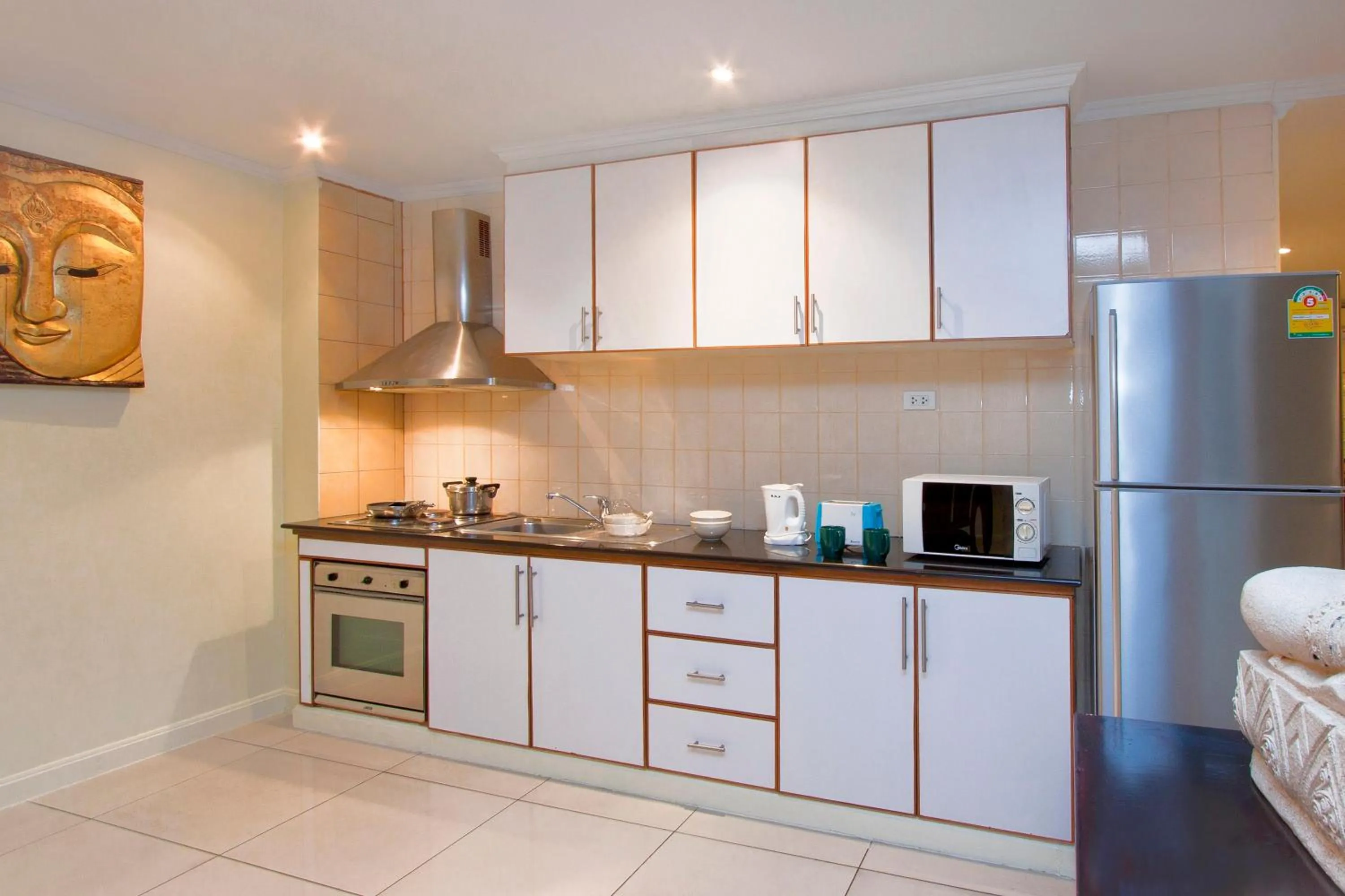 Kitchen or kitchenette in Argyle Apartments Pattaya