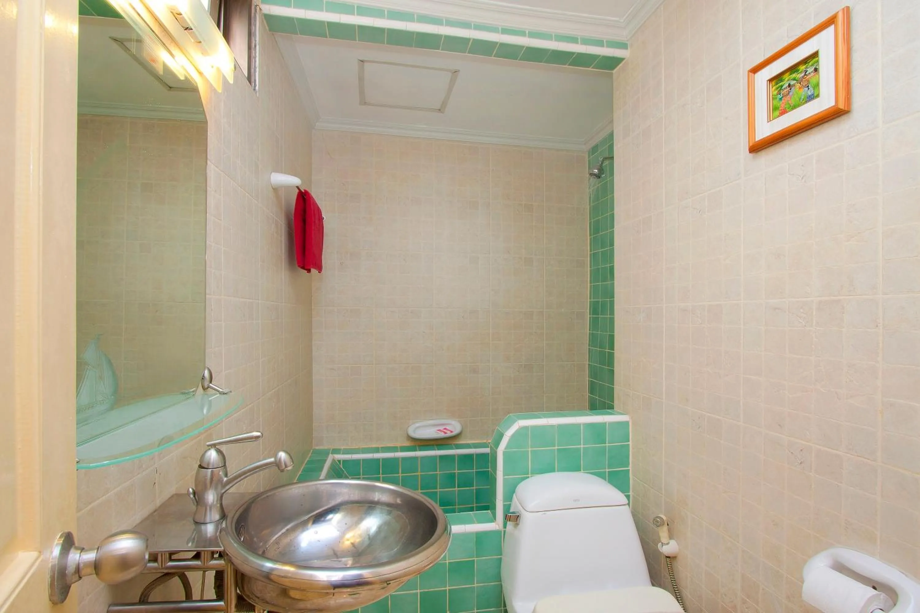 Bathroom in Argyle Apartments Pattaya