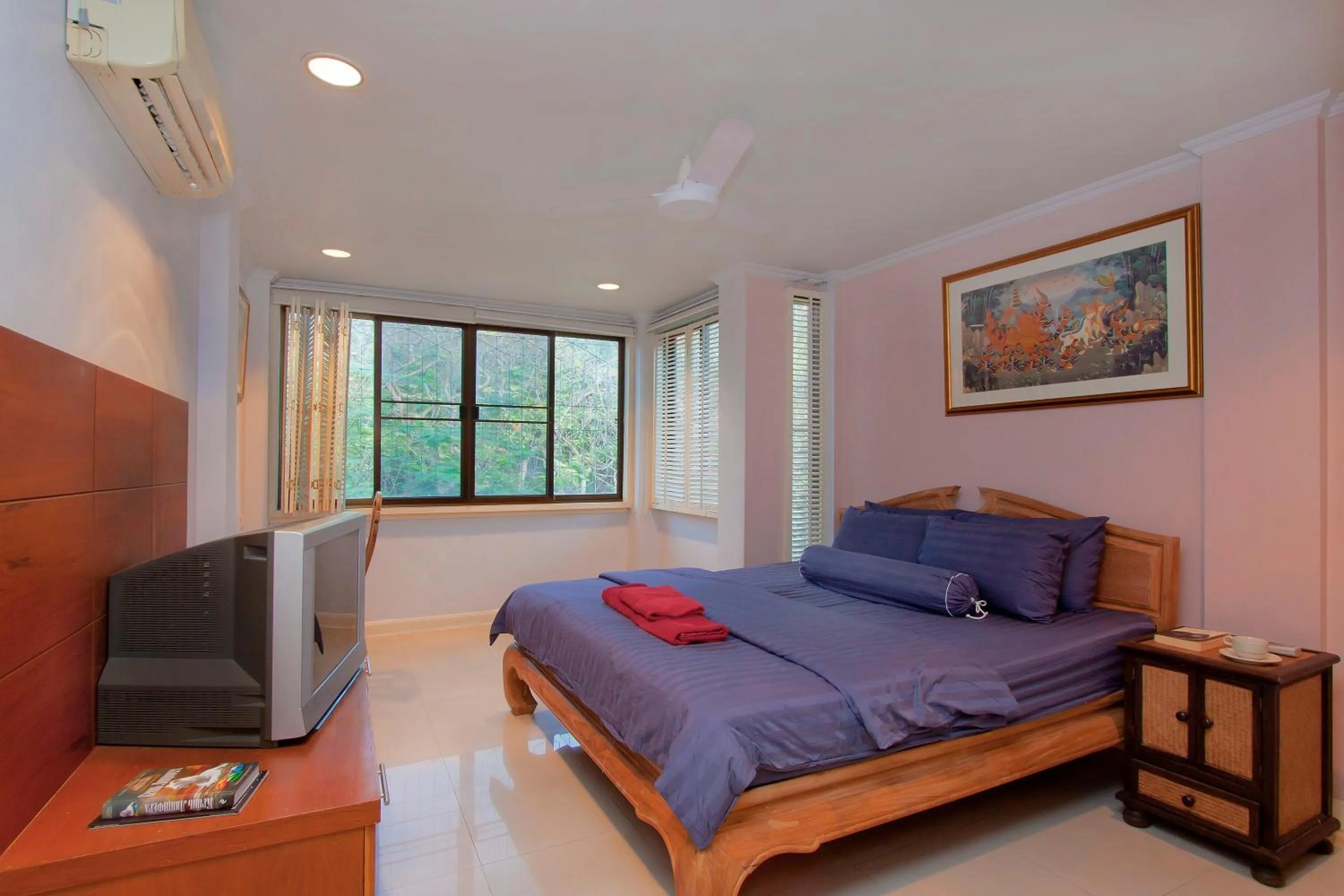 Bed in Argyle Apartments Pattaya