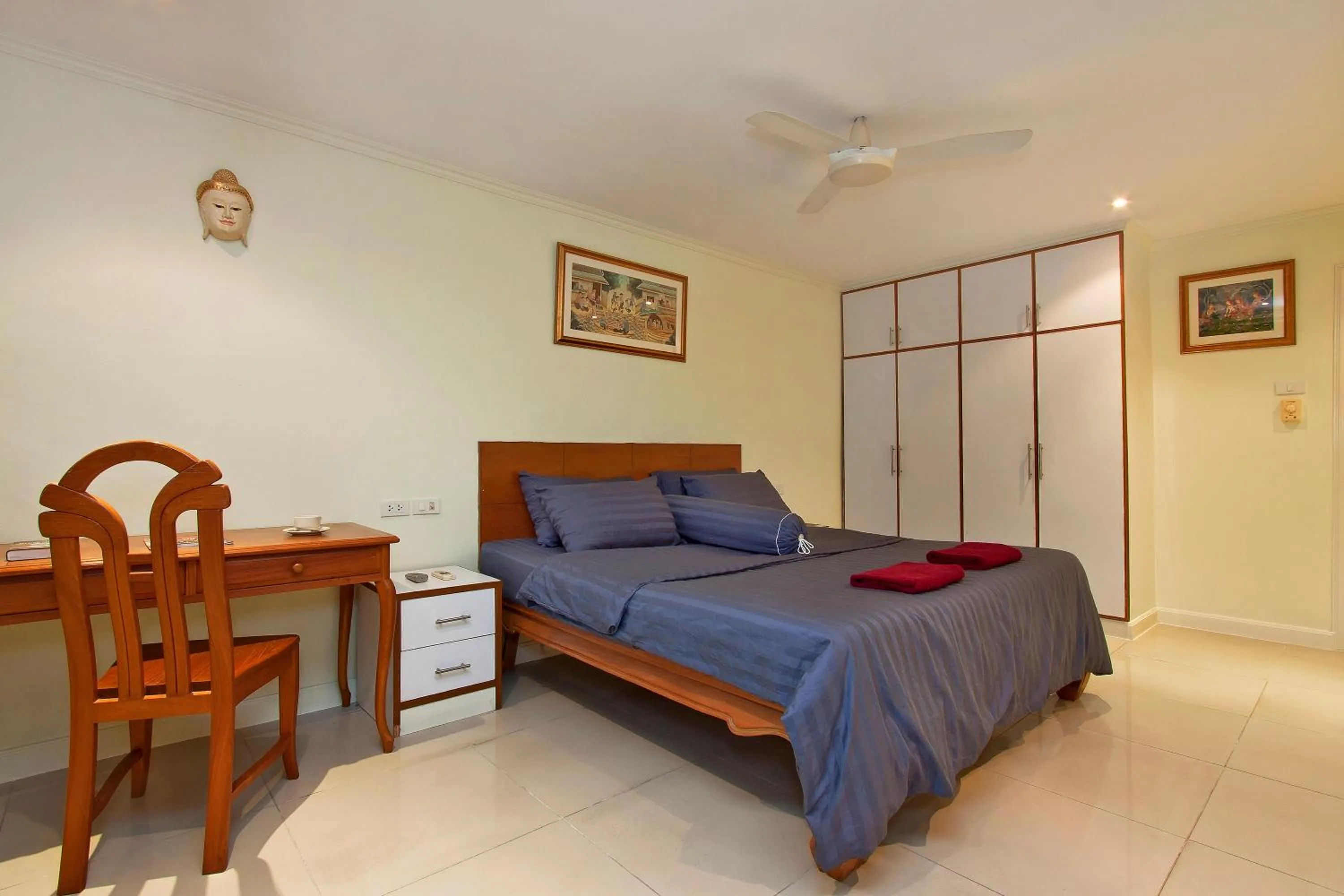 Bed in Argyle Apartments Pattaya