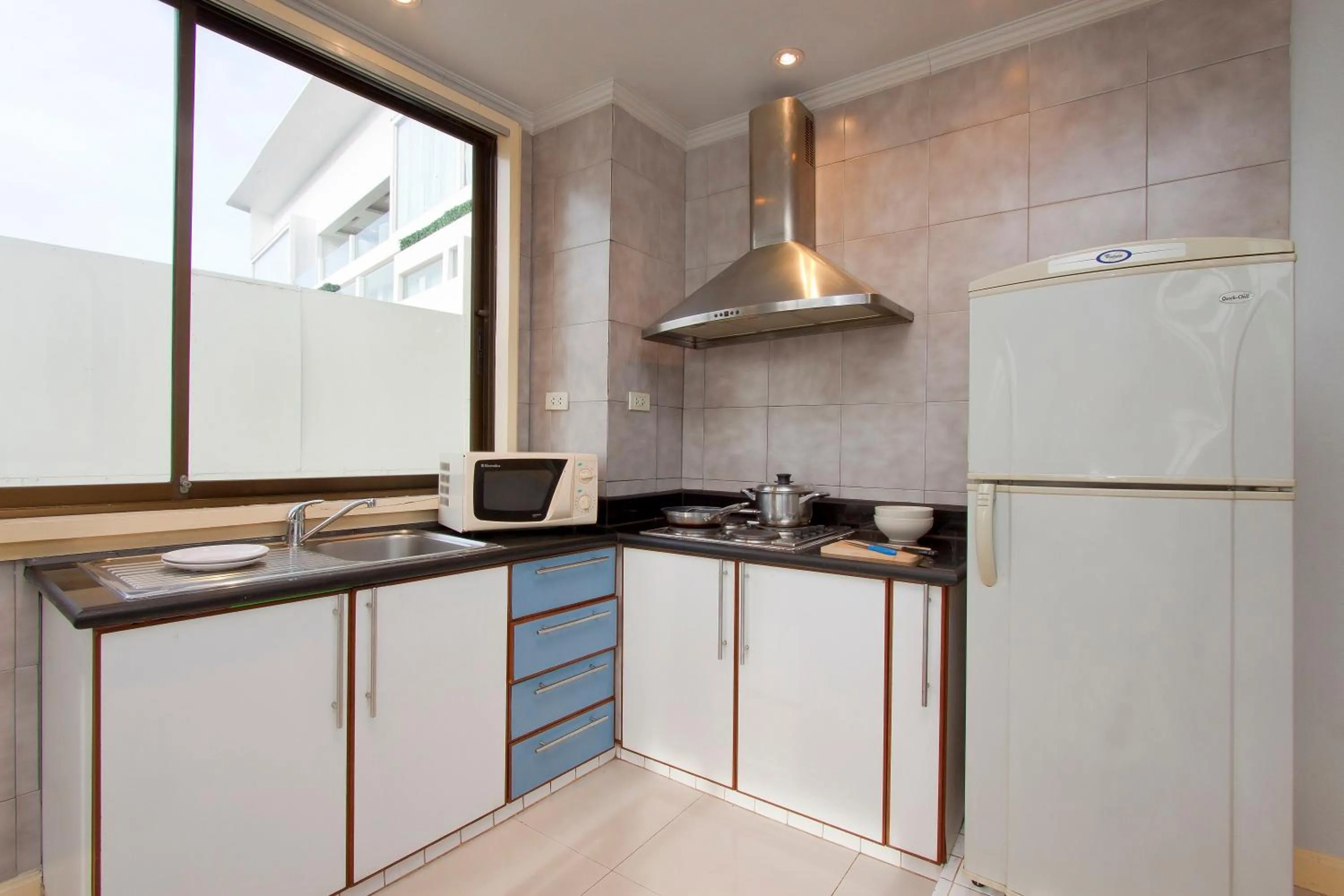 Kitchen or kitchenette in Argyle Apartments Pattaya