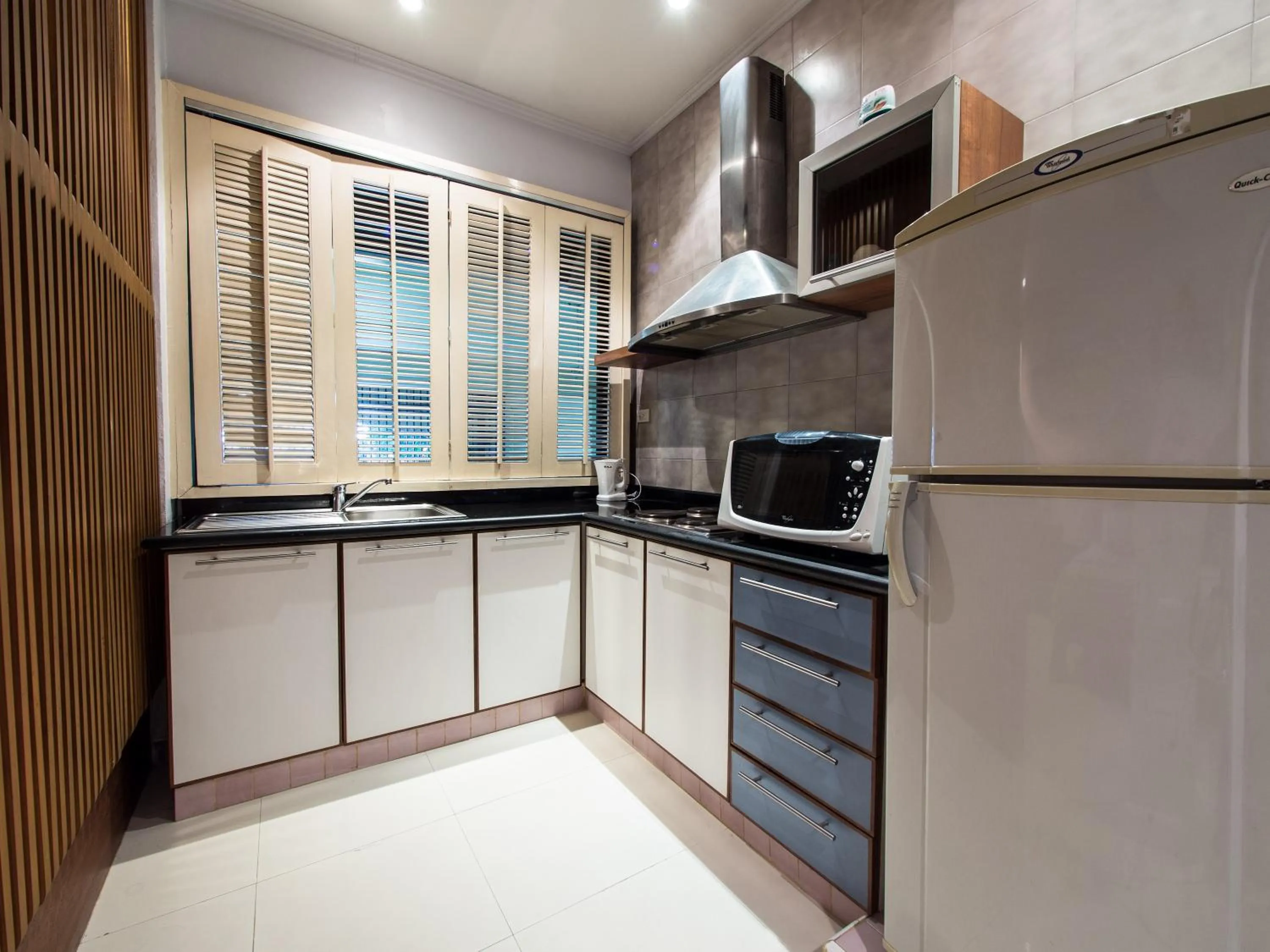 Kitchen or kitchenette in Argyle Apartments Pattaya