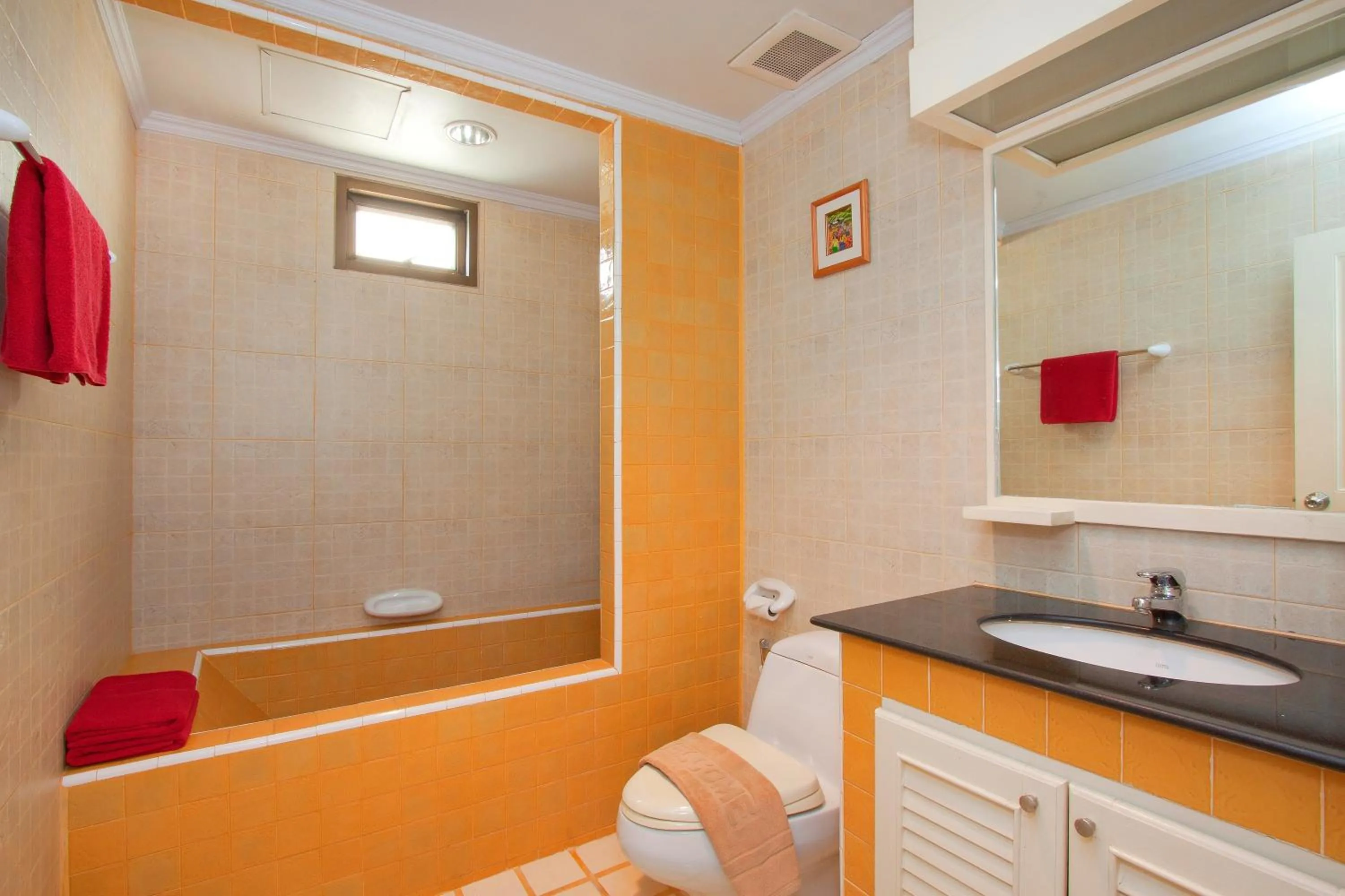 Bathroom in Argyle Apartments Pattaya