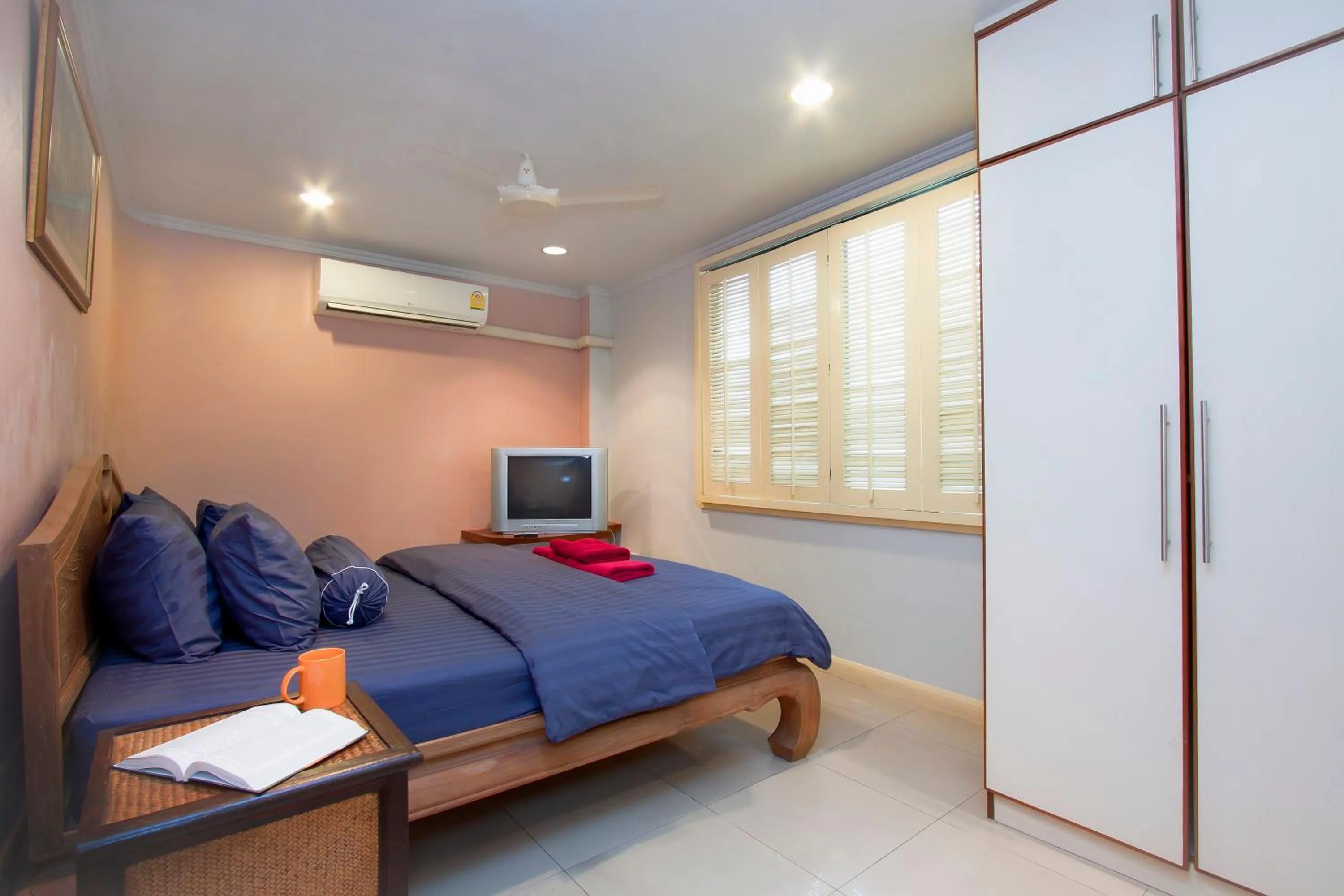 Bed in Argyle Apartments Pattaya