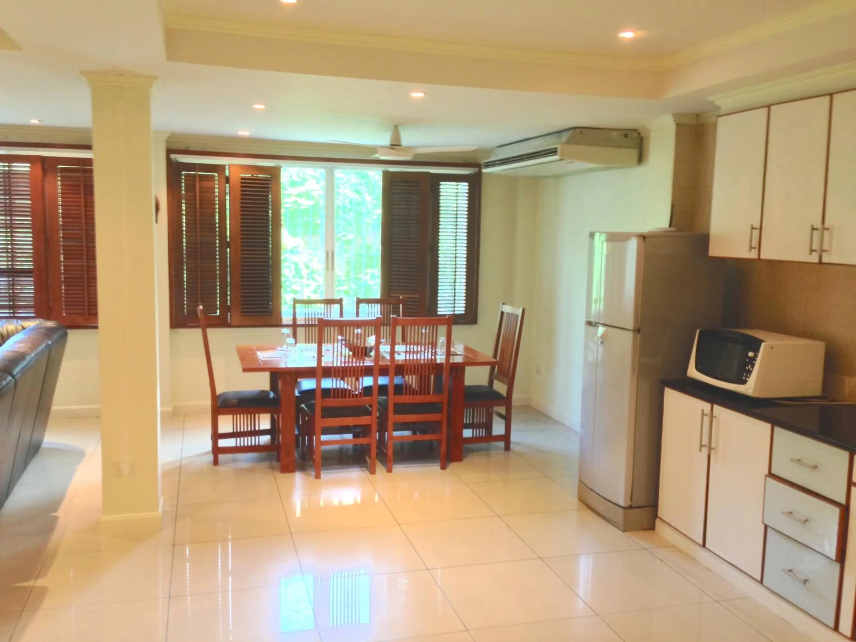 Dining area in Argyle Apartments Pattaya