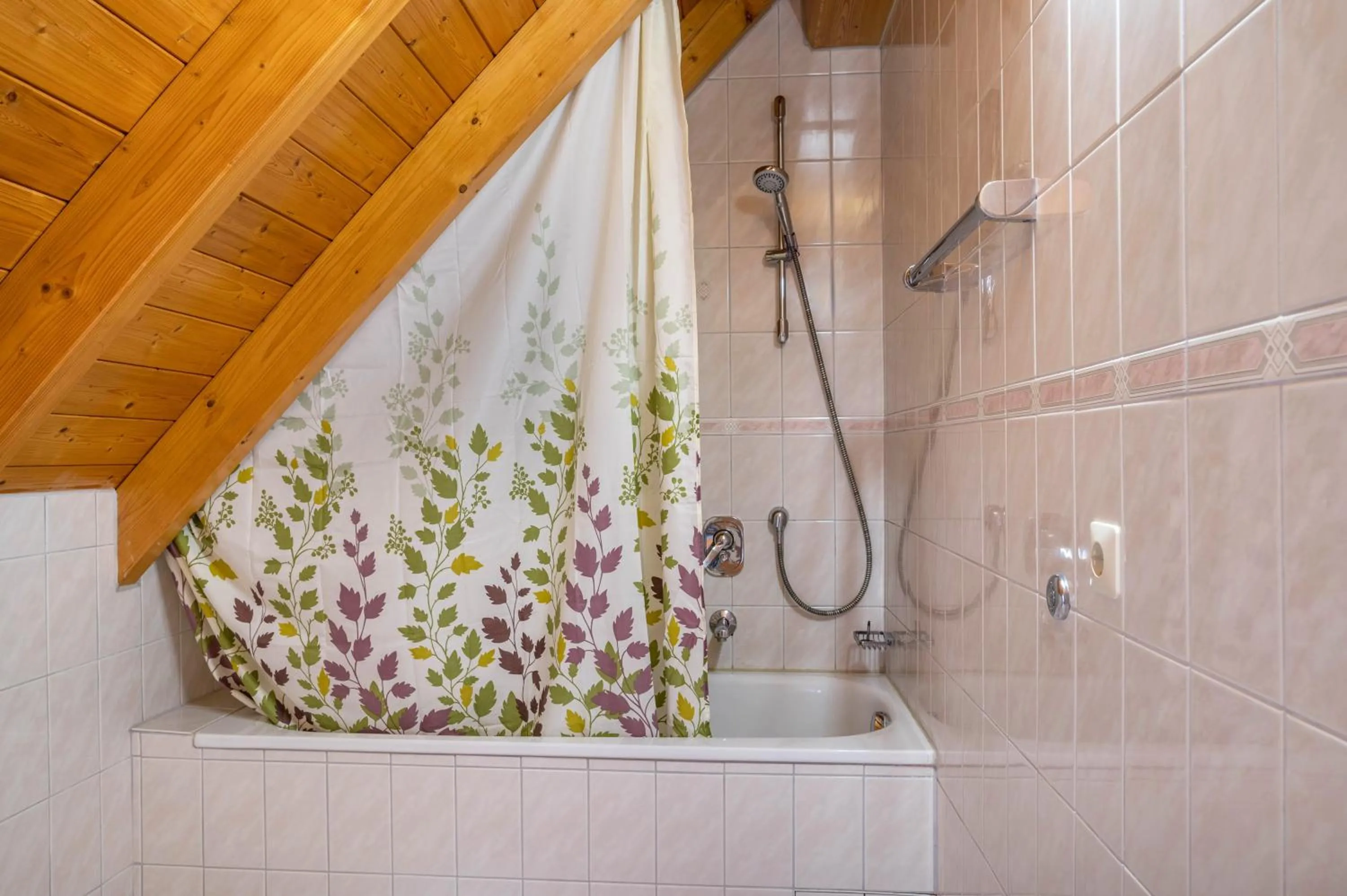 Bathroom in Gasthaus Zur Linde- Napf