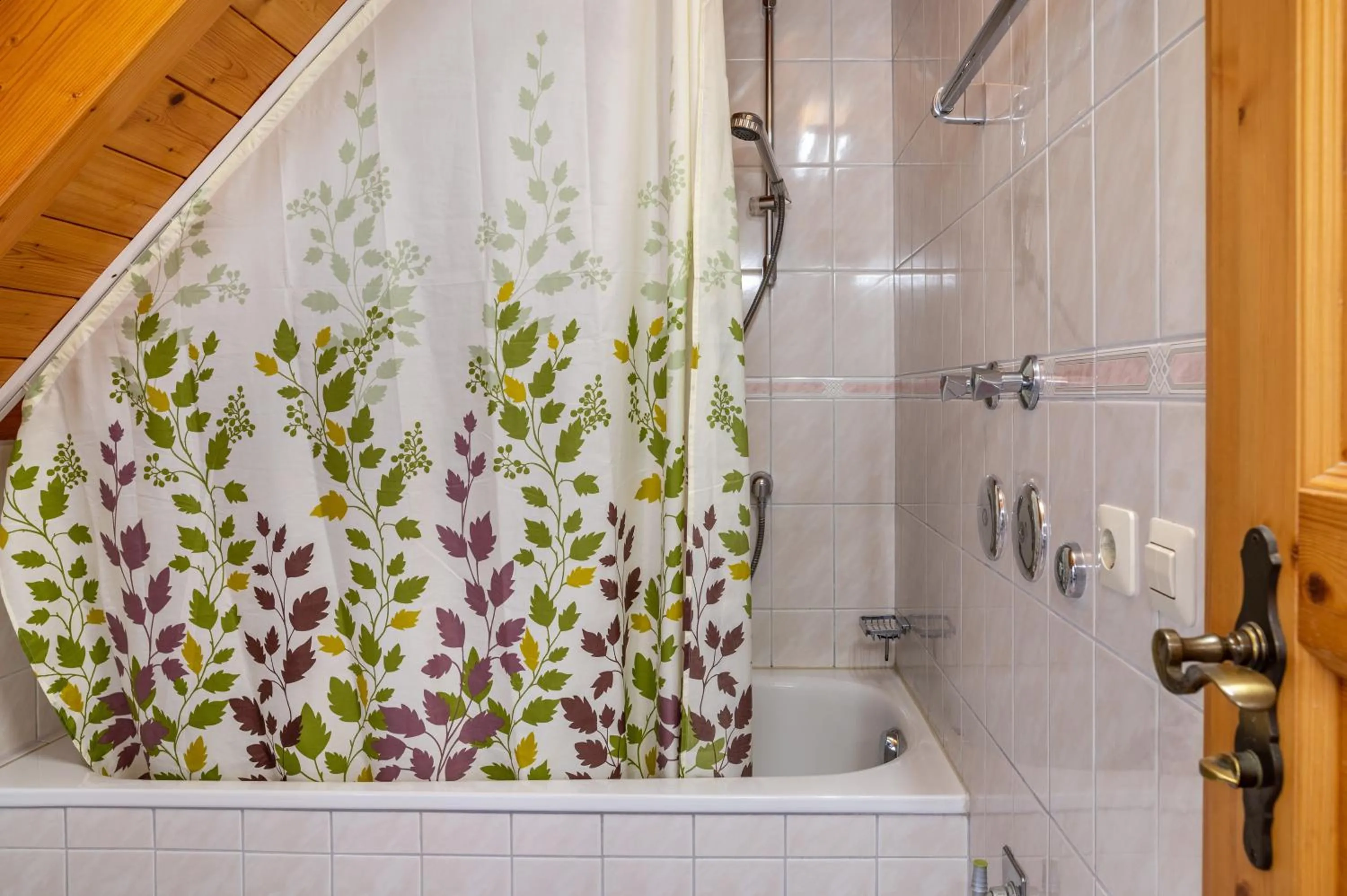 Bathroom in Gasthaus Zur Linde- Napf