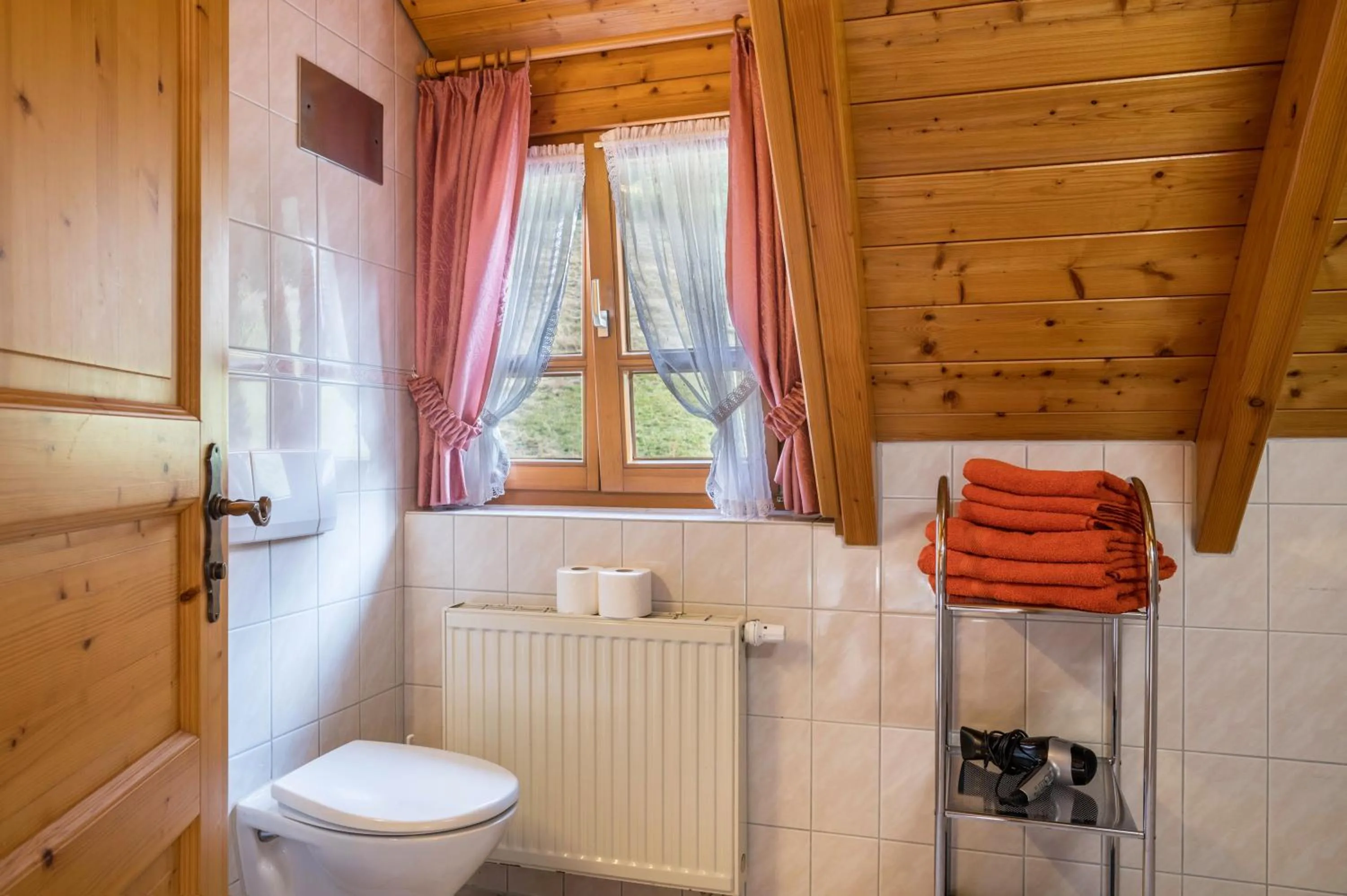 Bathroom in Gasthaus Zur Linde- Napf