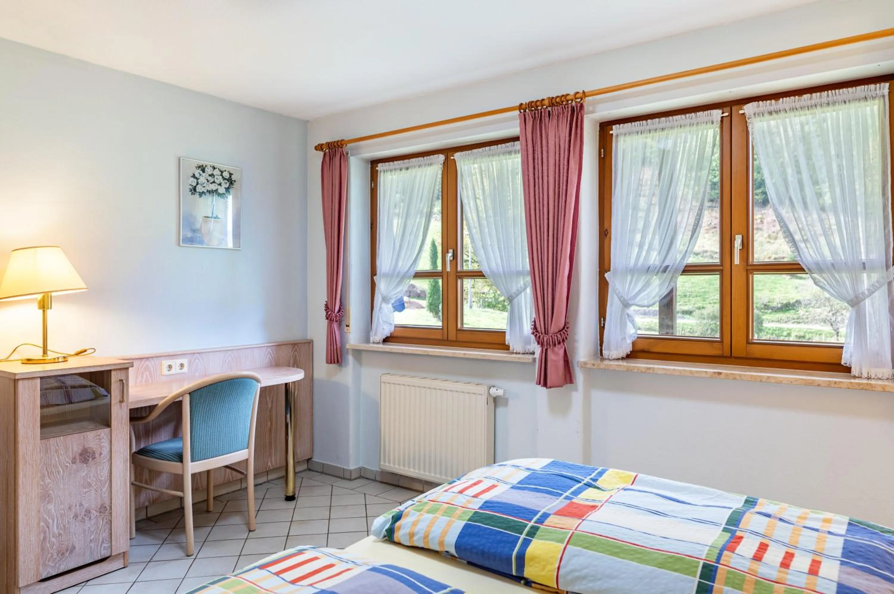 Living room, Bed in Gasthaus Zur Linde- Napf