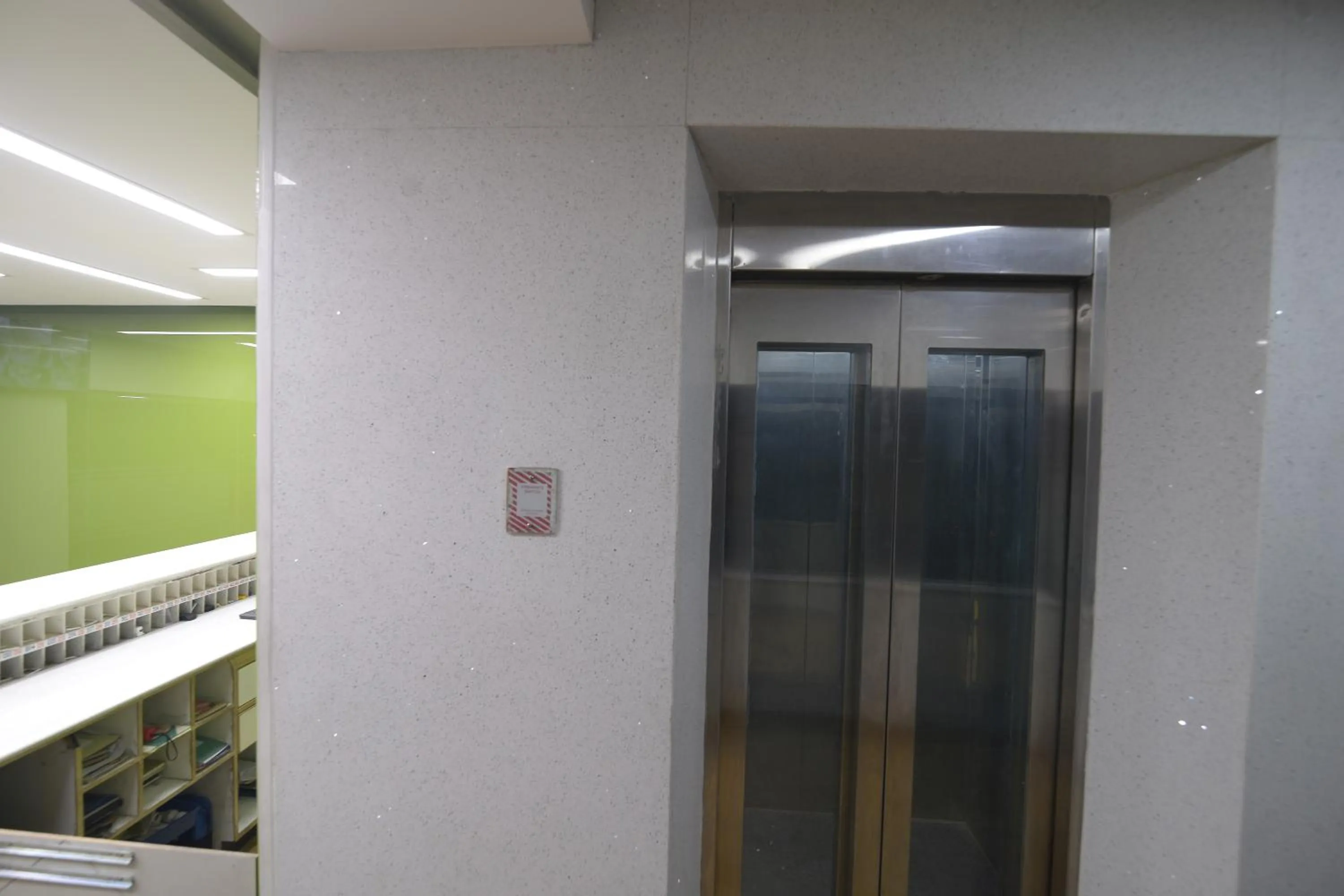 elevator in Hotel Vijay