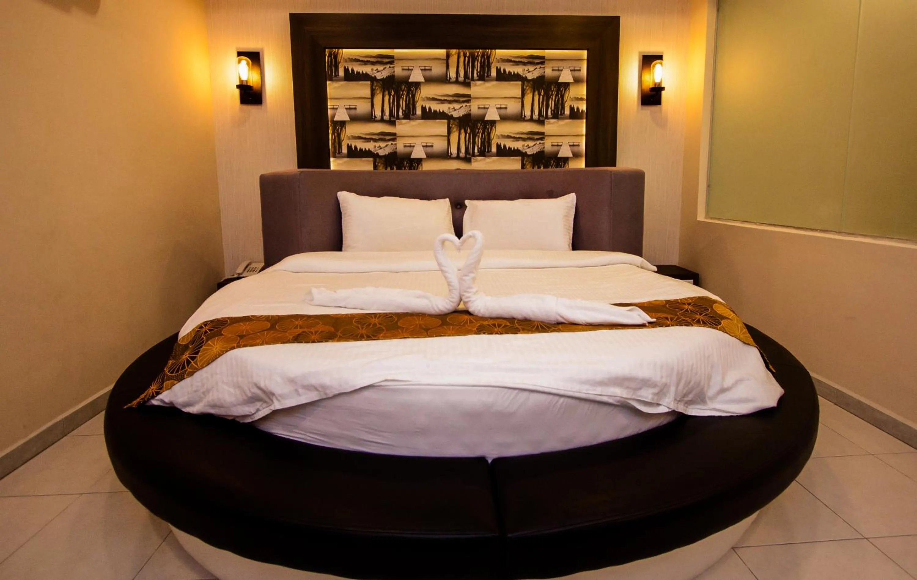 Photo of the whole room, Bed in Louis Hotel