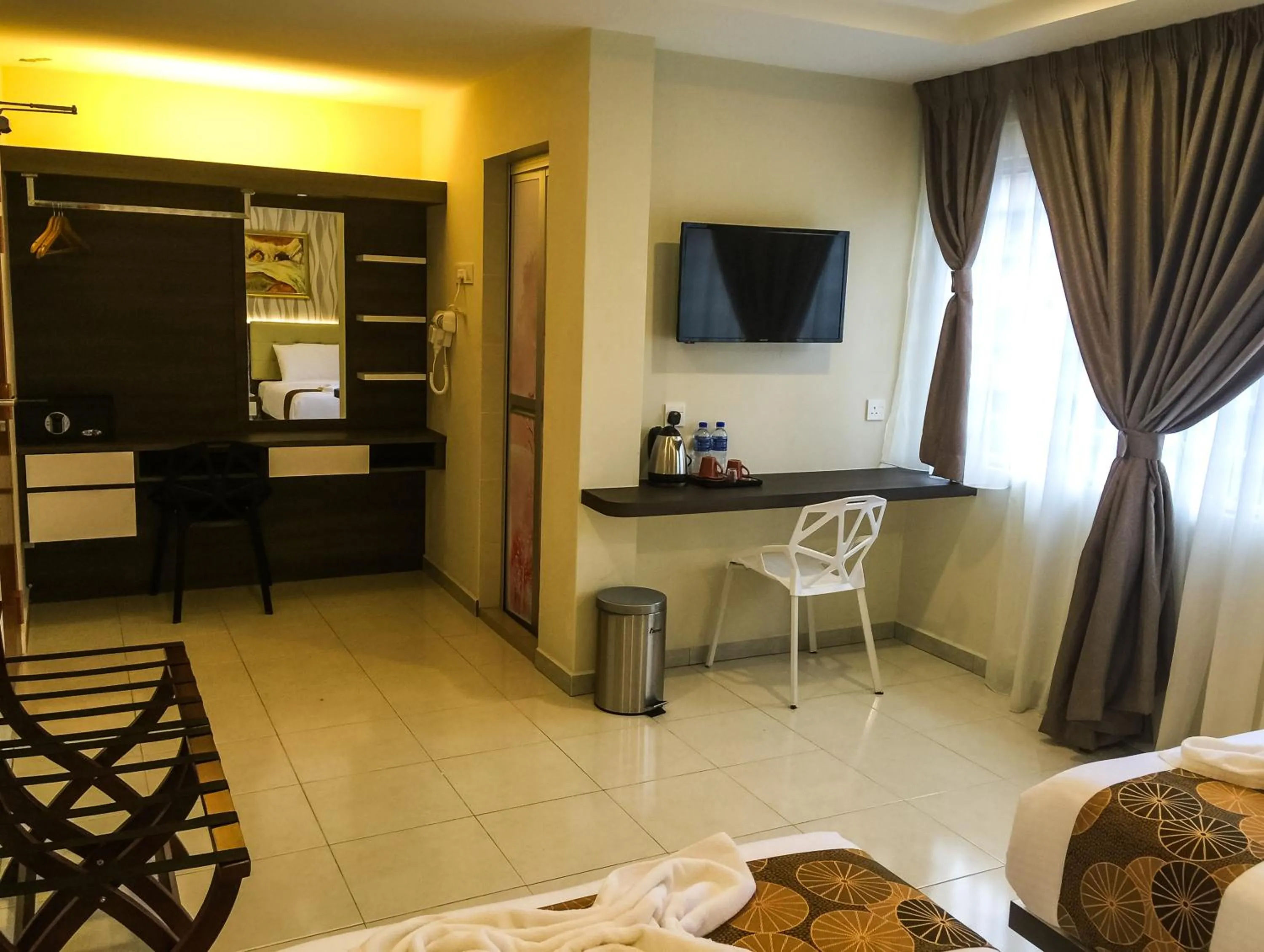 Day, Bed in Louis Hotel