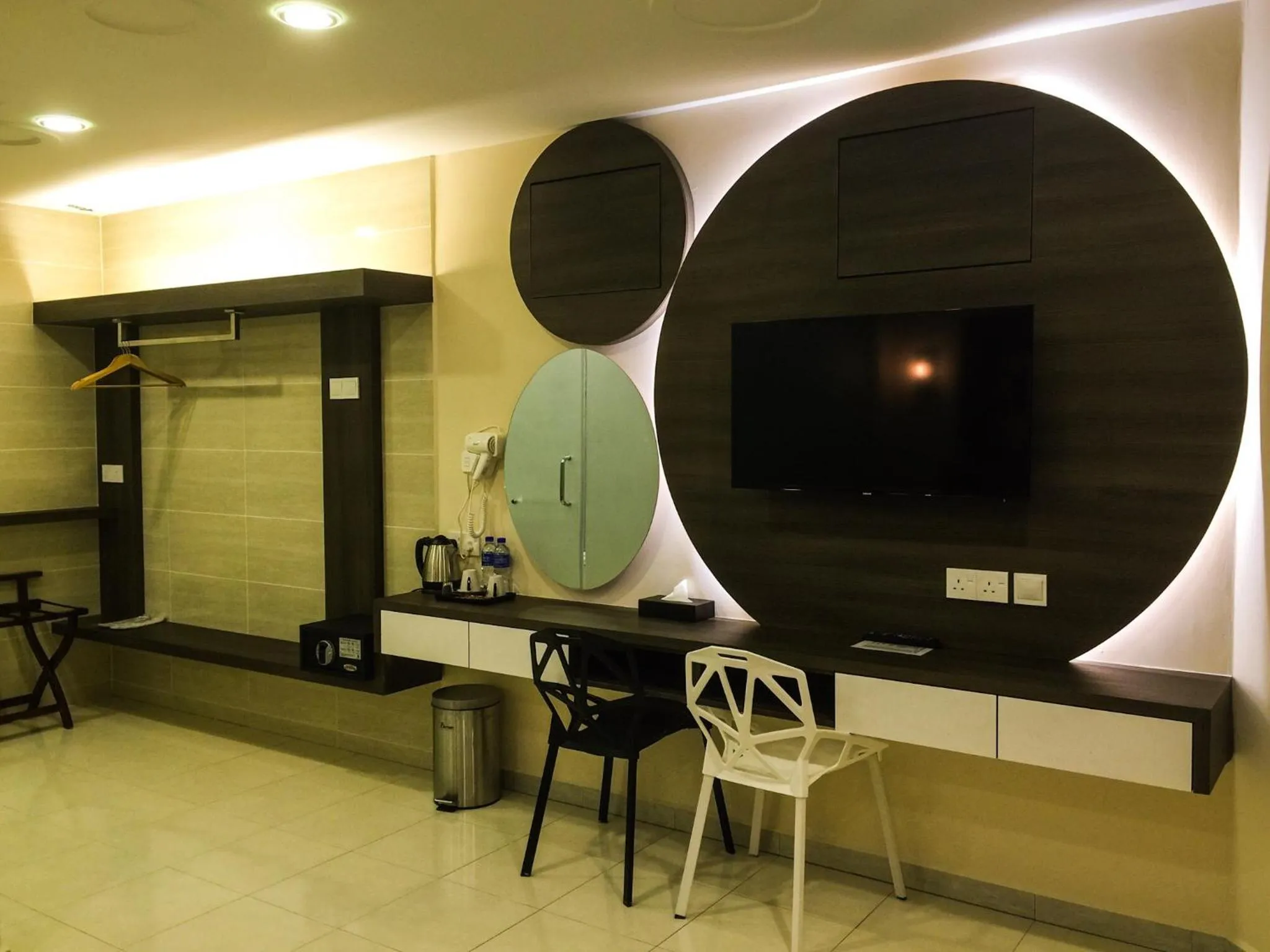 Decorative detail in Louis Hotel