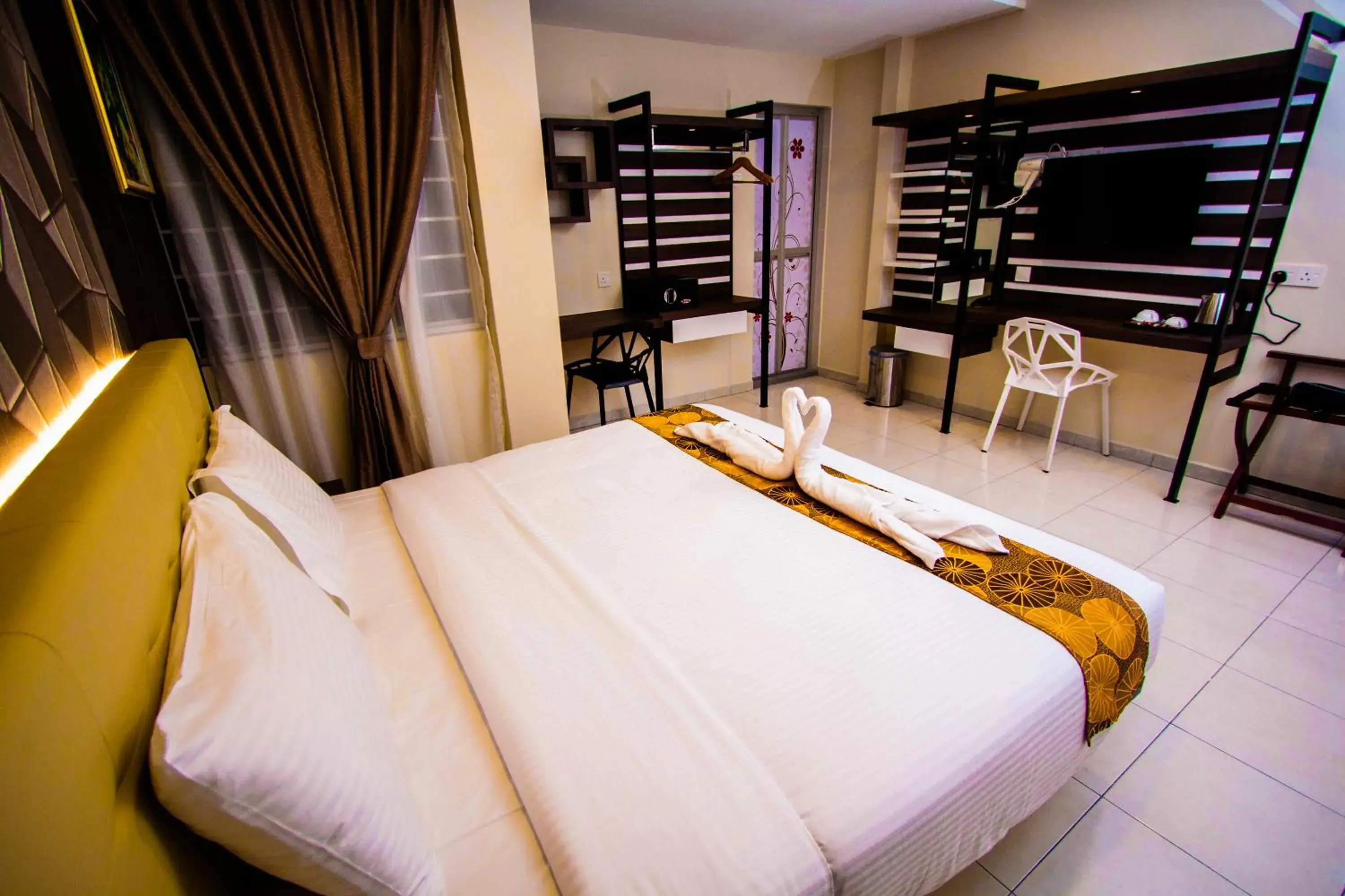 Photo of the whole room, Bed in Louis Hotel Photo of the whole room, Bed in Louis Hotel