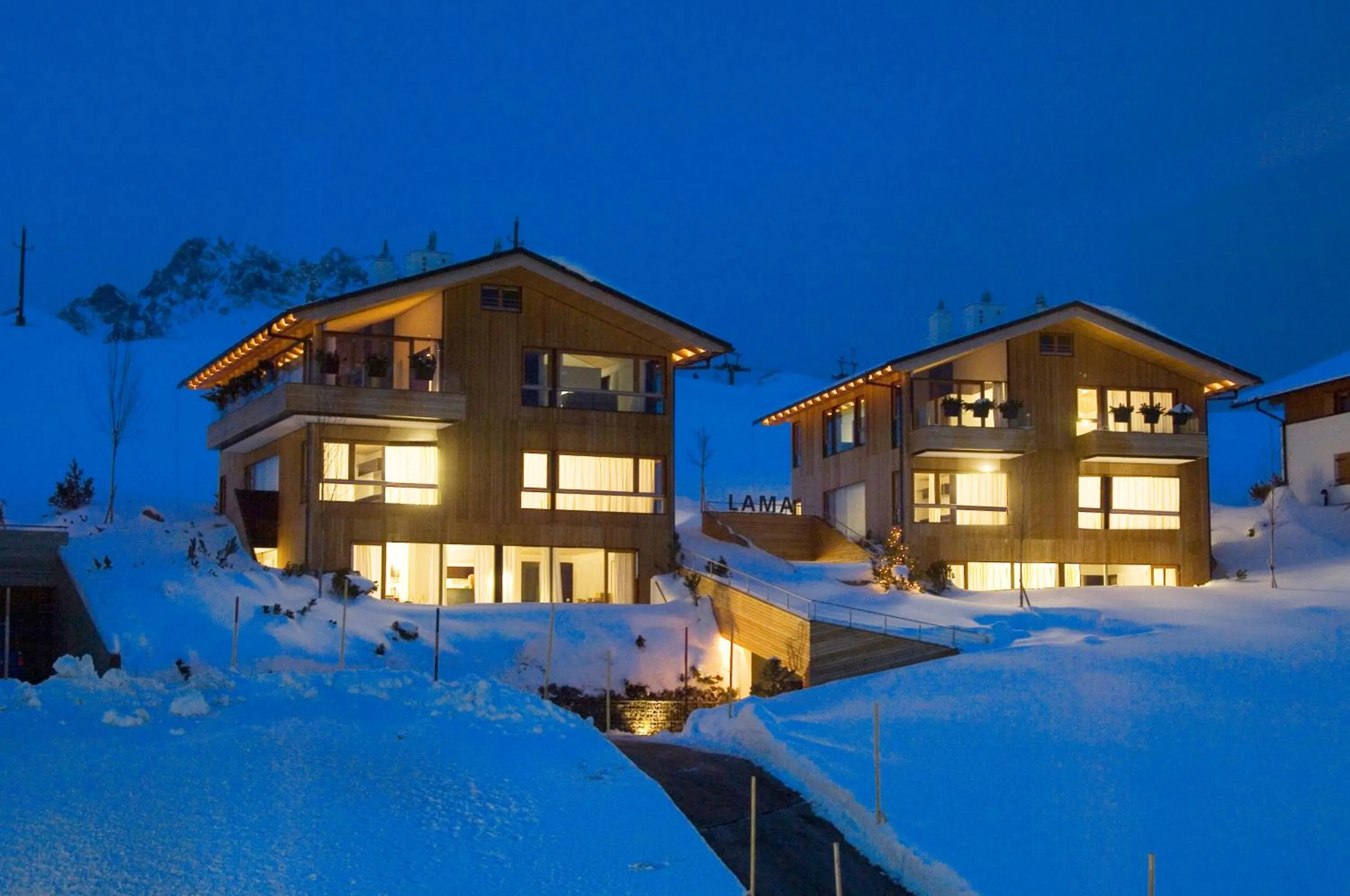 Property building in LAMA Appartement