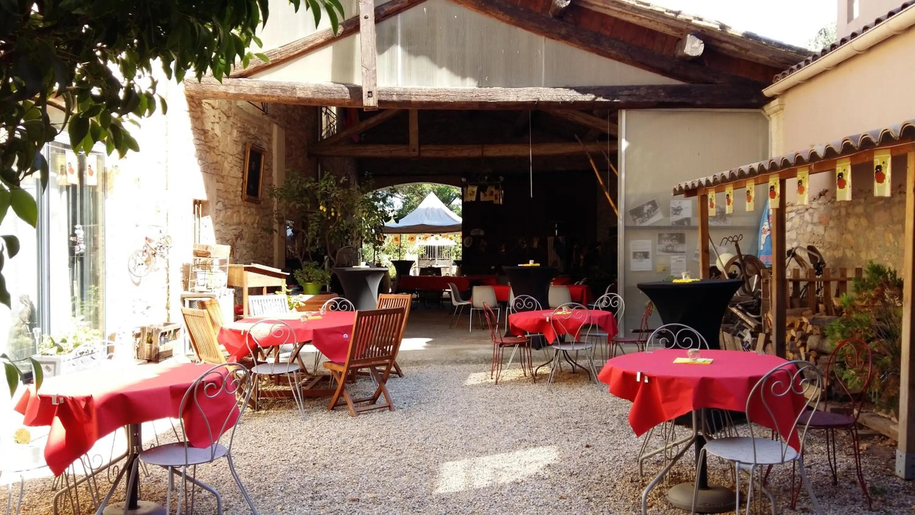Restaurant/places to eat in Le Clos des Aramons