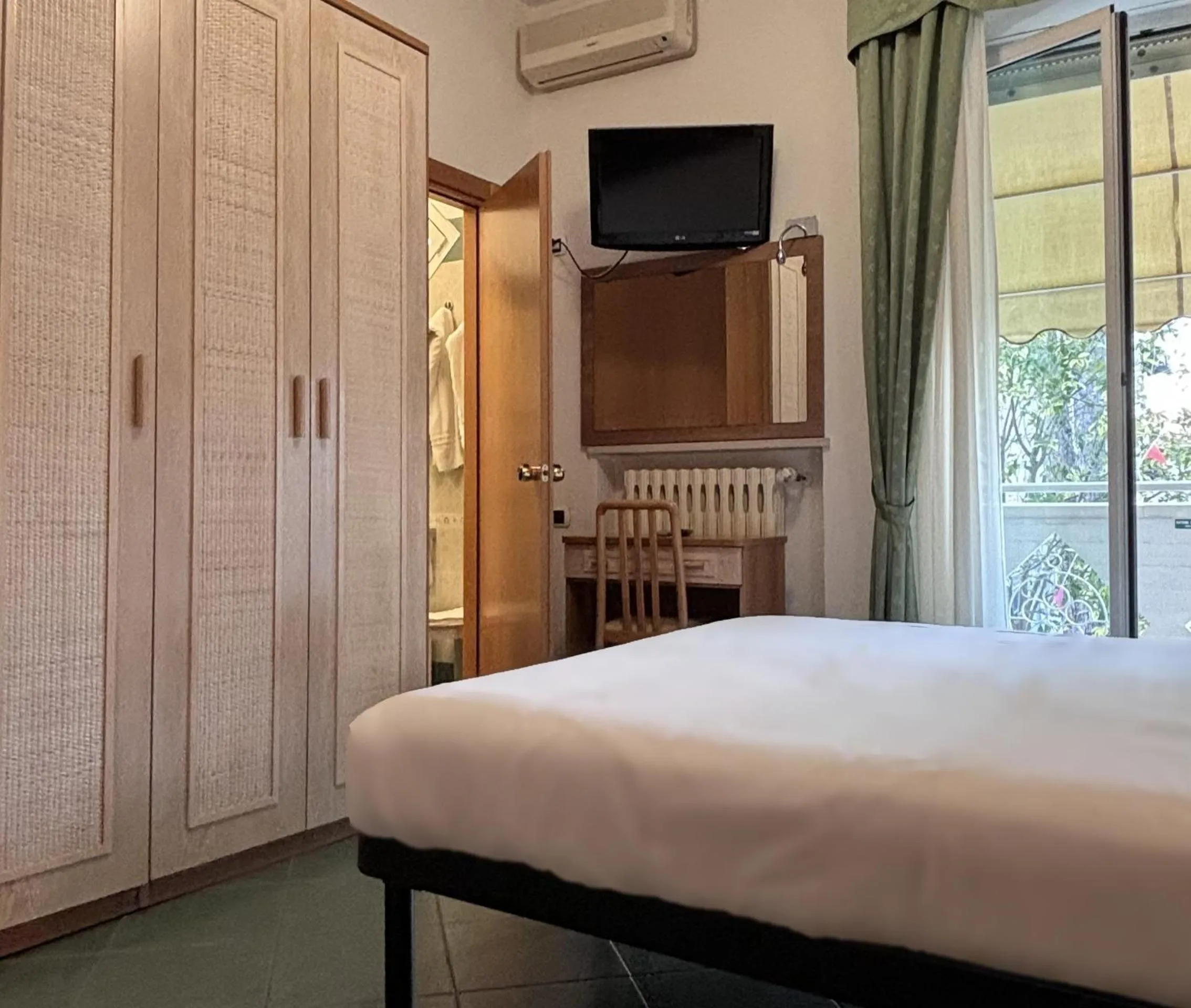 Bed in Pinetina Mare Baby Family Hotel