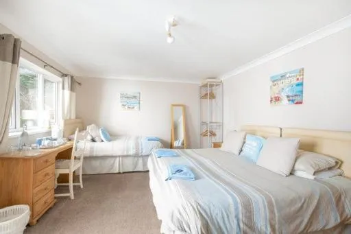 Bridgeside Guest House