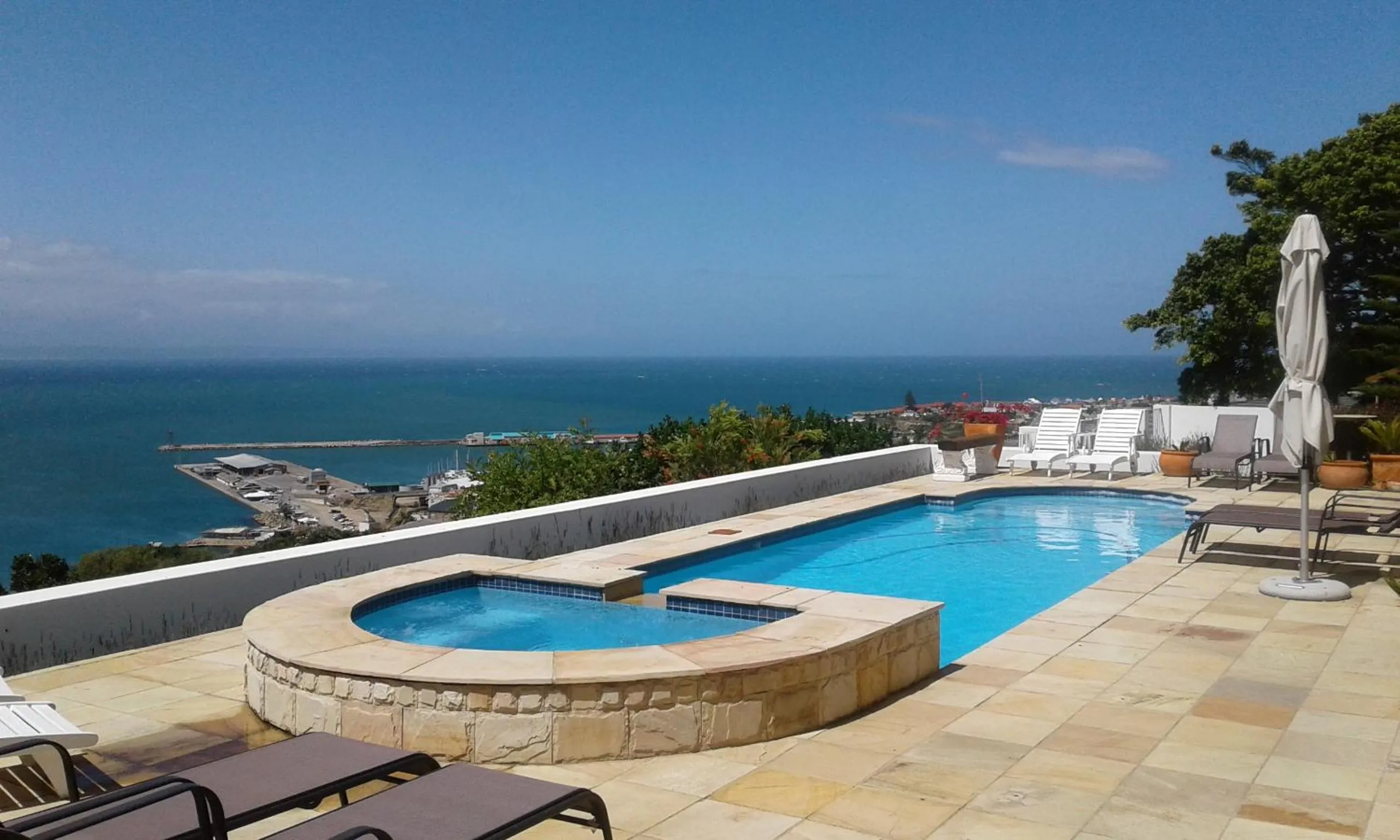 Swimming pool in Lavandula Manor Self-Catering