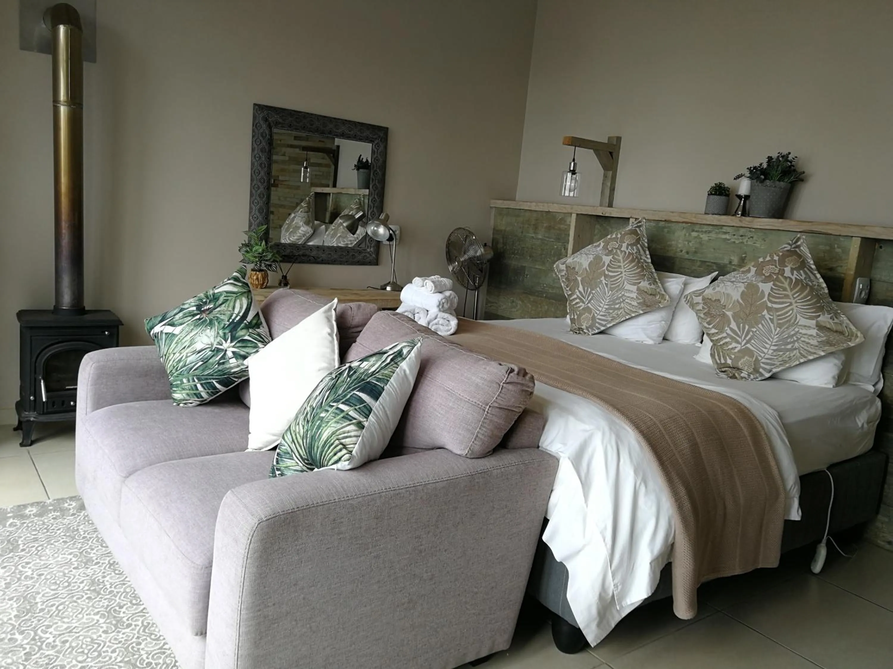 Bed in Lavandula Manor Self-Catering