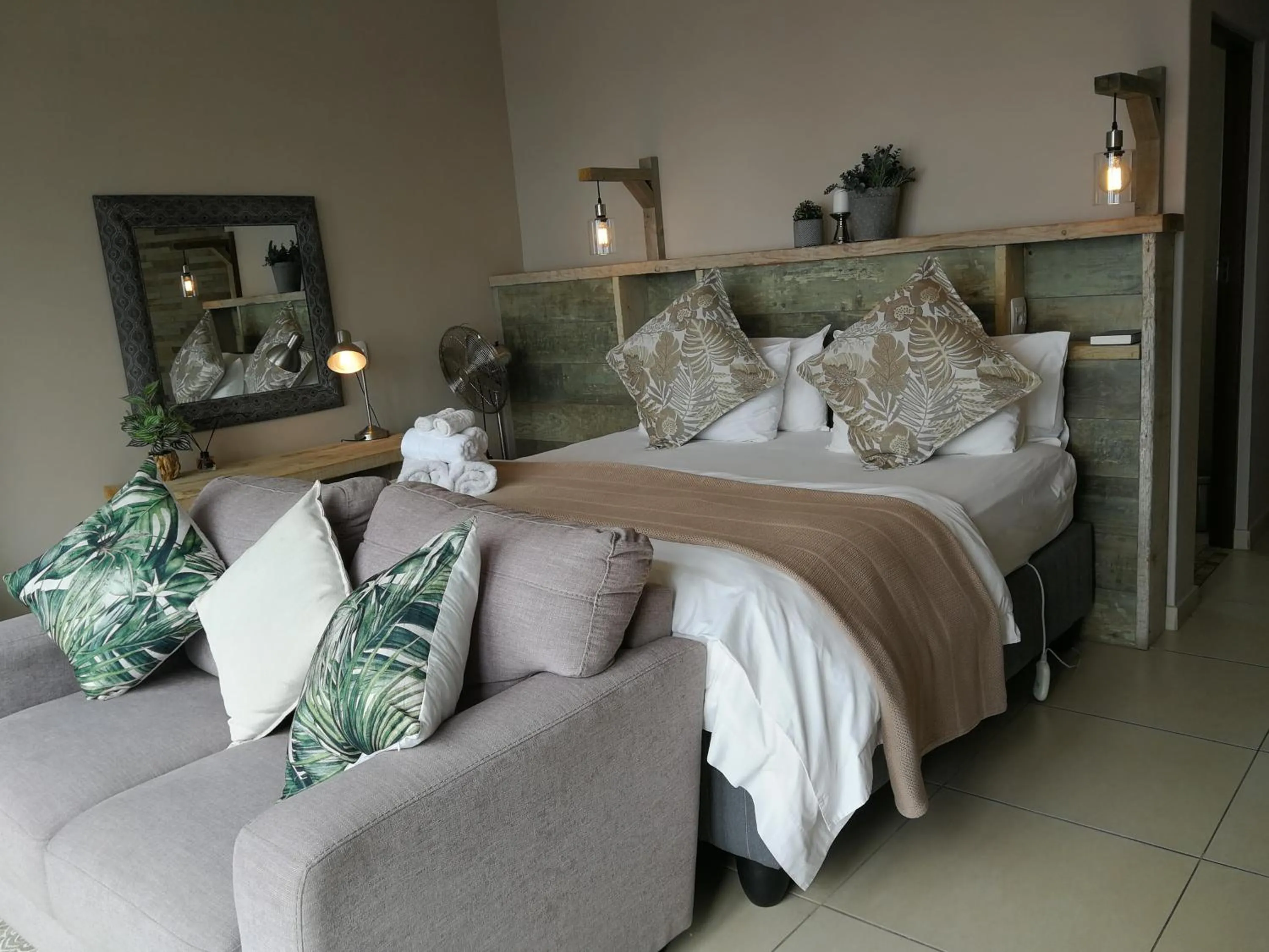 Bed in Lavandula Manor Self-Catering