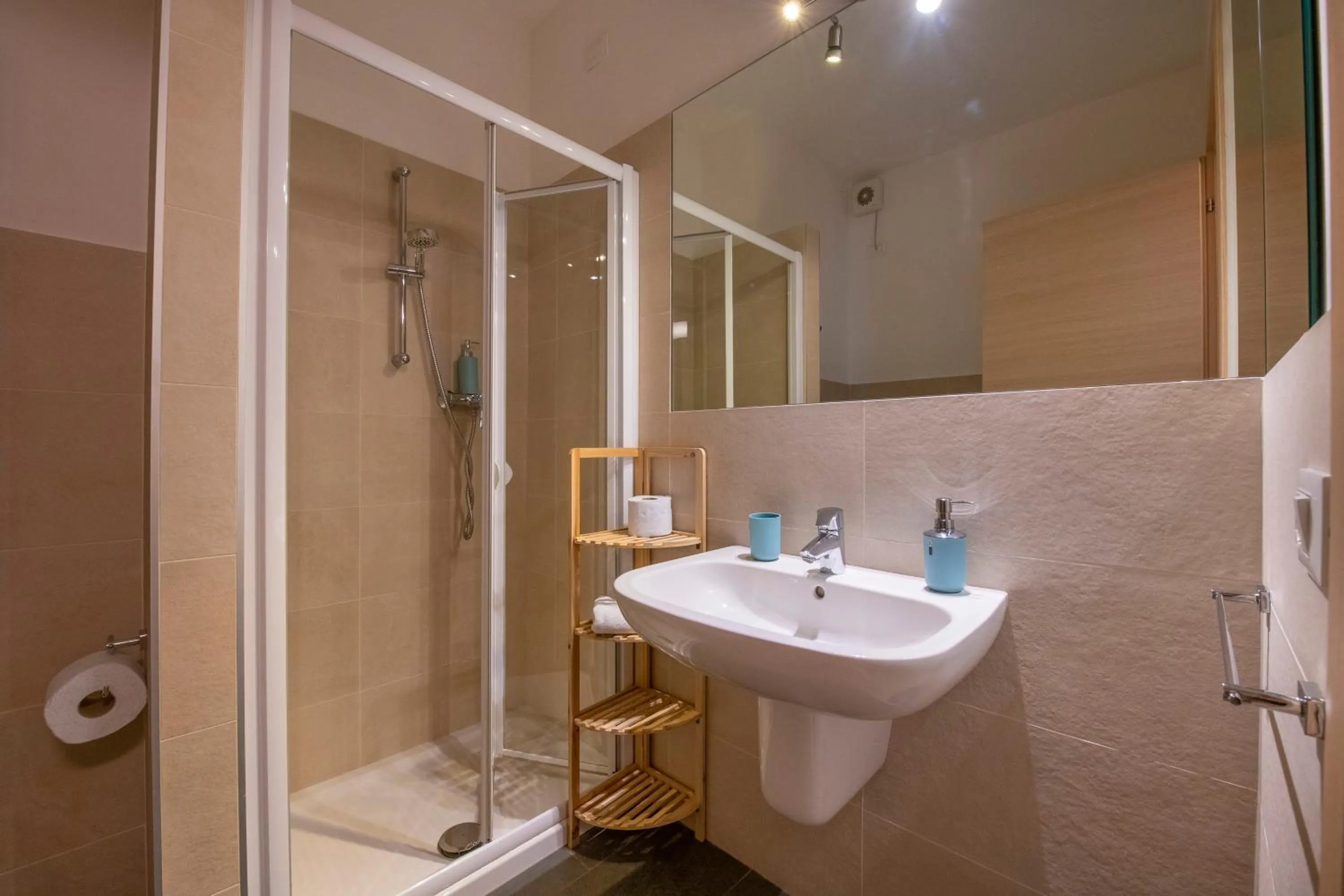 Shower in Borgo Trento Home, vicinissimo ospedale Borgo Trento e centro storico