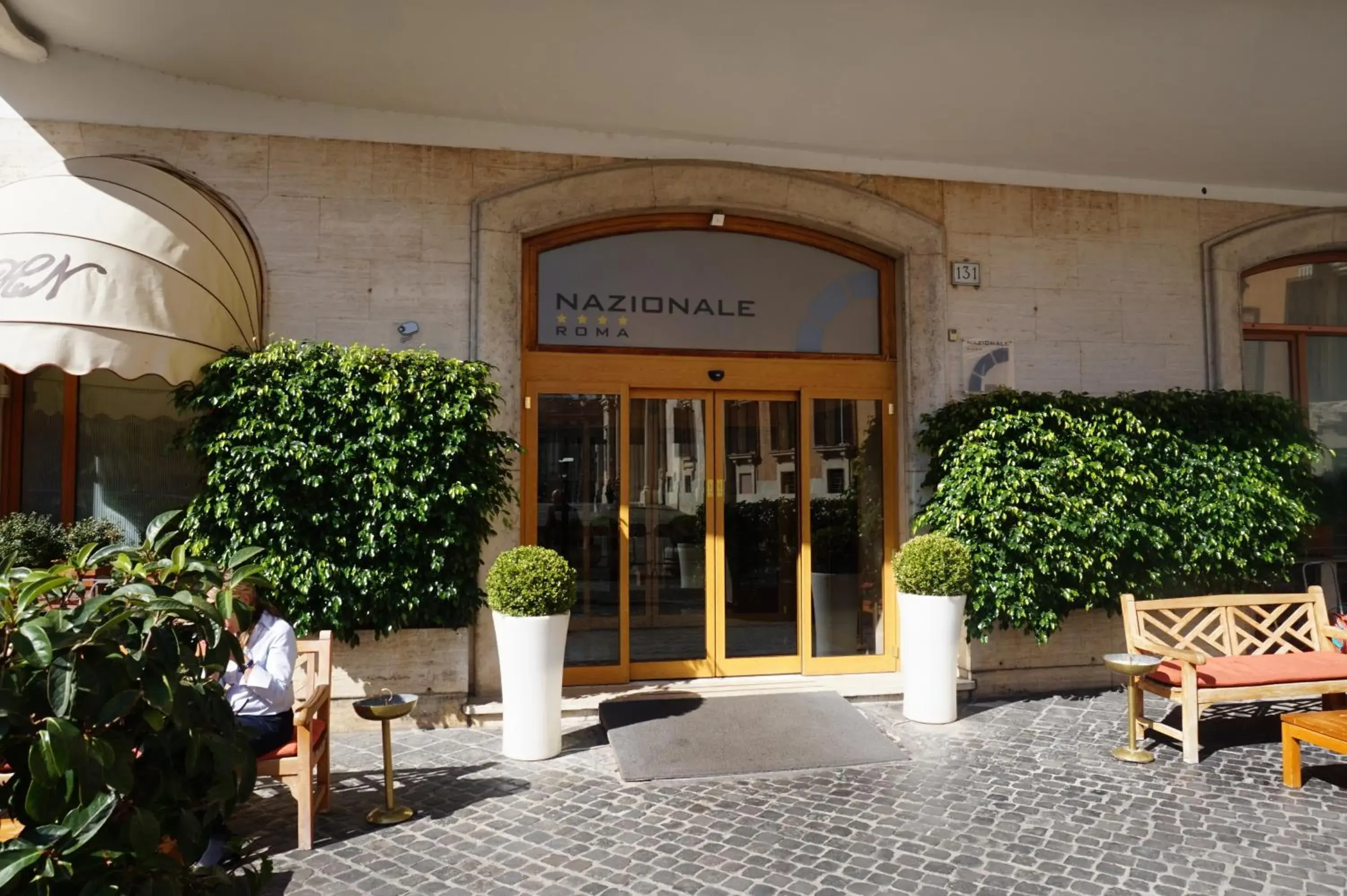 Facade/entrance in Hotel Nazionale Facade/entrance in Hotel Nazionale