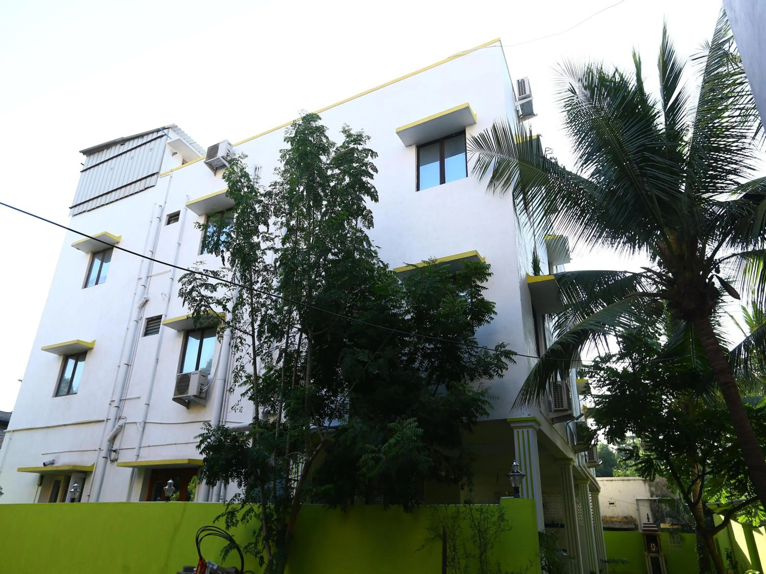 Facade/entrance in Olive Apartments