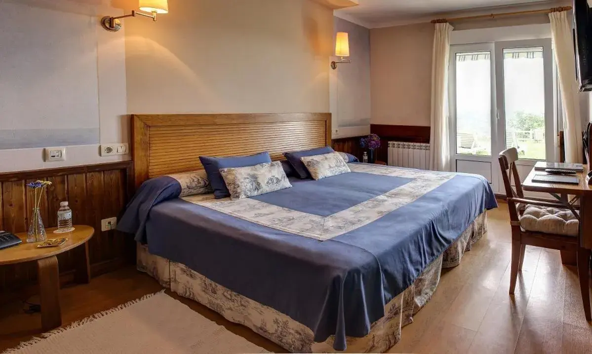Standard Double or Twin Room with Sea View in Hotel Mirador del Sella Standard Double or Twin Room with Sea View in Hotel Mirador del Sella