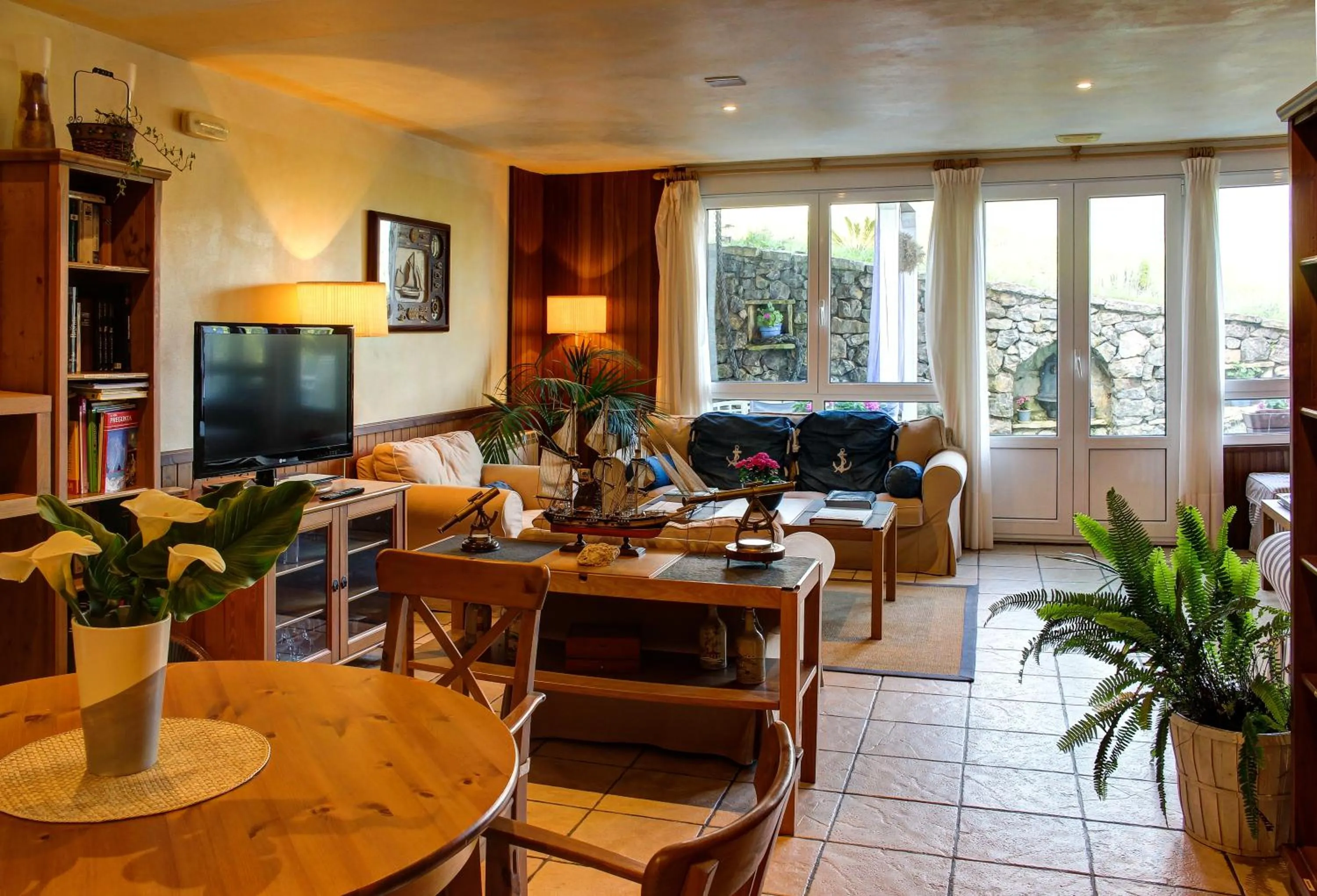 Communal lounge/ TV room in Hotel Mirador del Sella