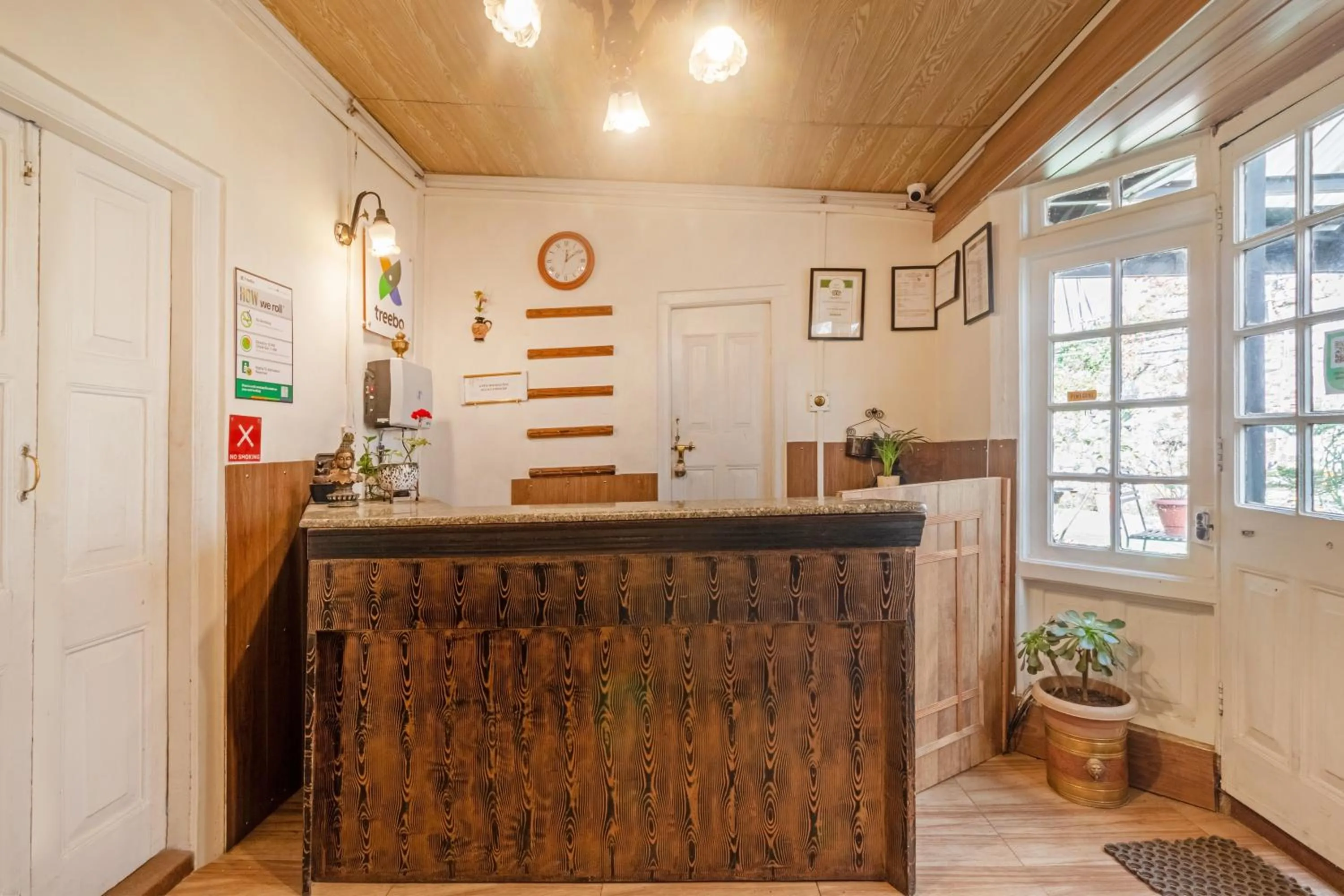 Lobby or reception in Treebo The Alpine Heritage Residency