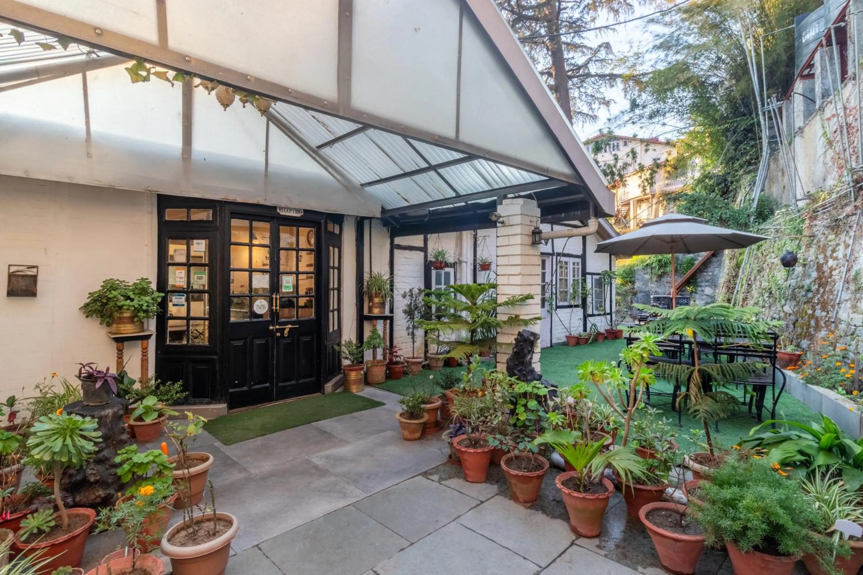 Restaurant/places to eat in Treebo The Alpine Heritage Residency