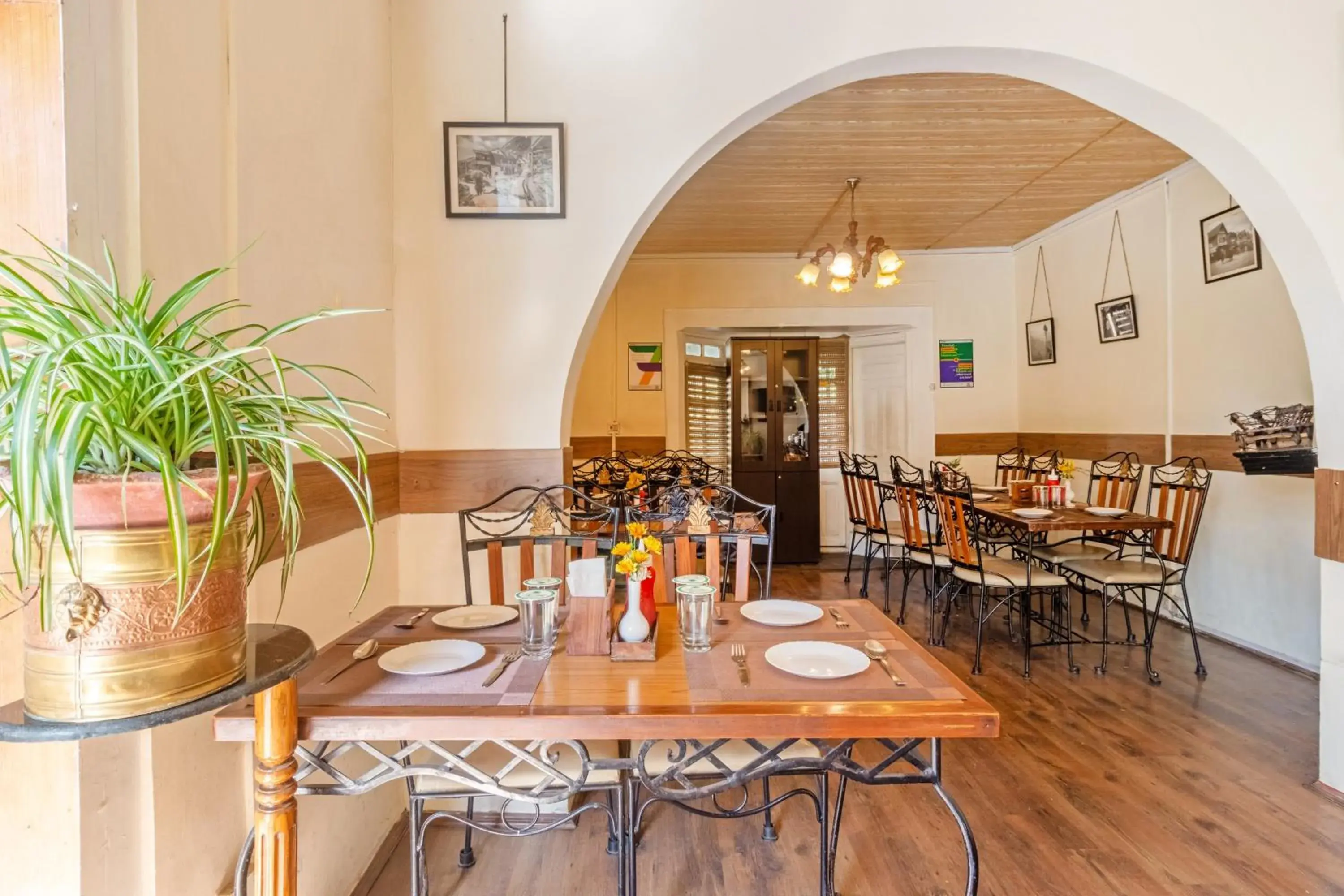 Restaurant/places to eat in Treebo The Alpine Heritage Residency Restaurant/places to eat in Treebo The Alpine Heritage Residency