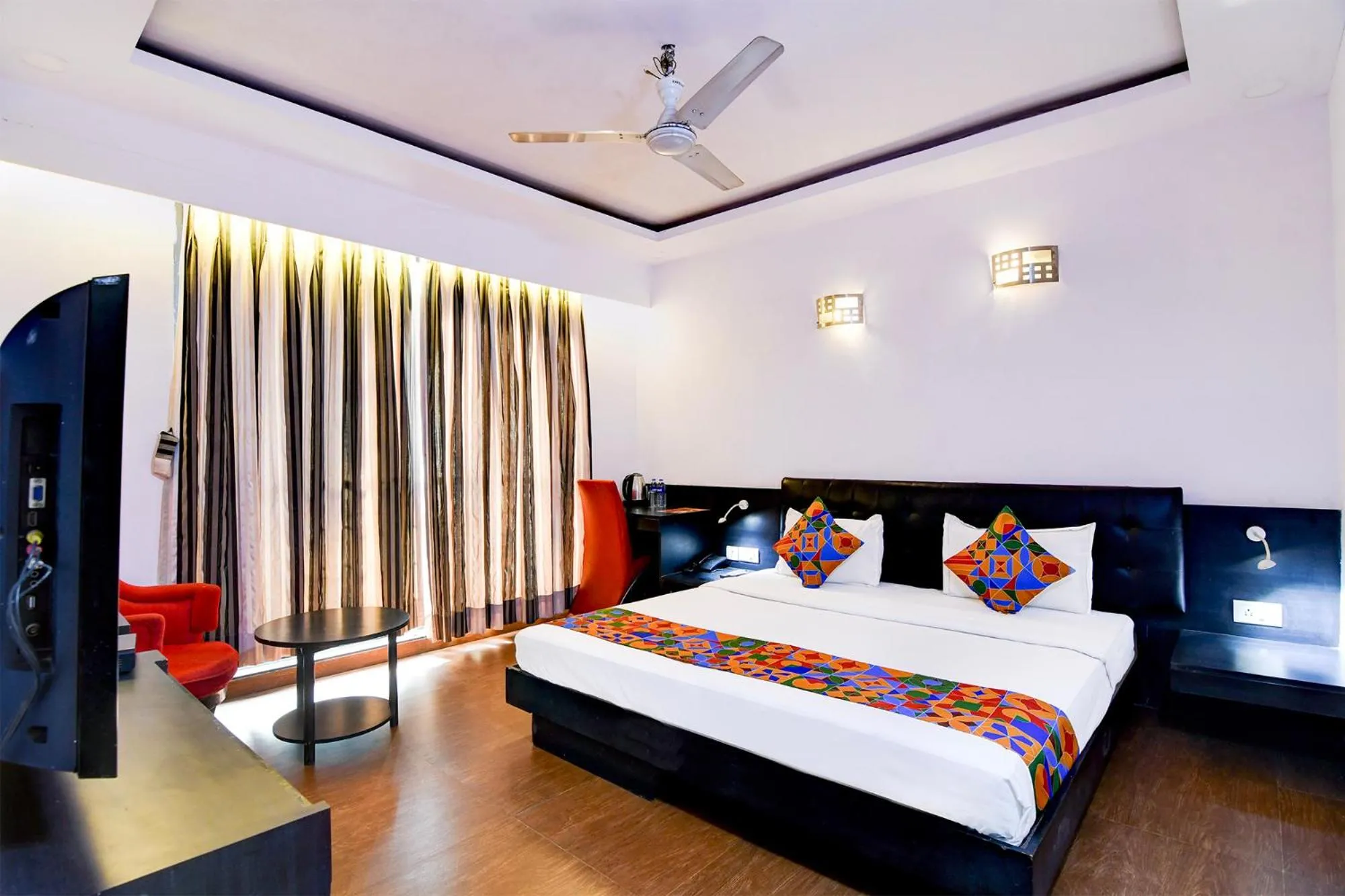 Bed in FabHotel Ballygunge Luxury - Behind Punjab Club