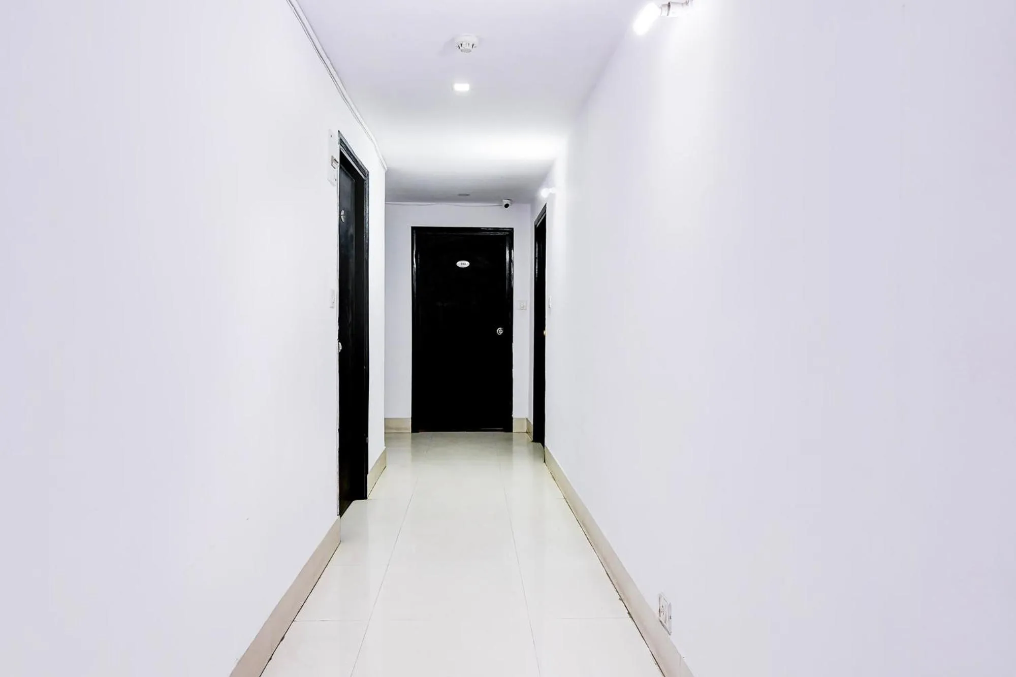 Lobby or reception in FabHotel Ballygunge Luxury - Behind Punjab Club