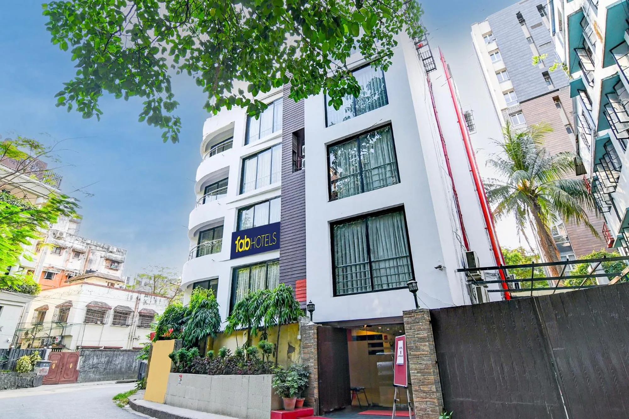 Property building in FabHotel Ballygunge Luxury - Behind Punjab Club