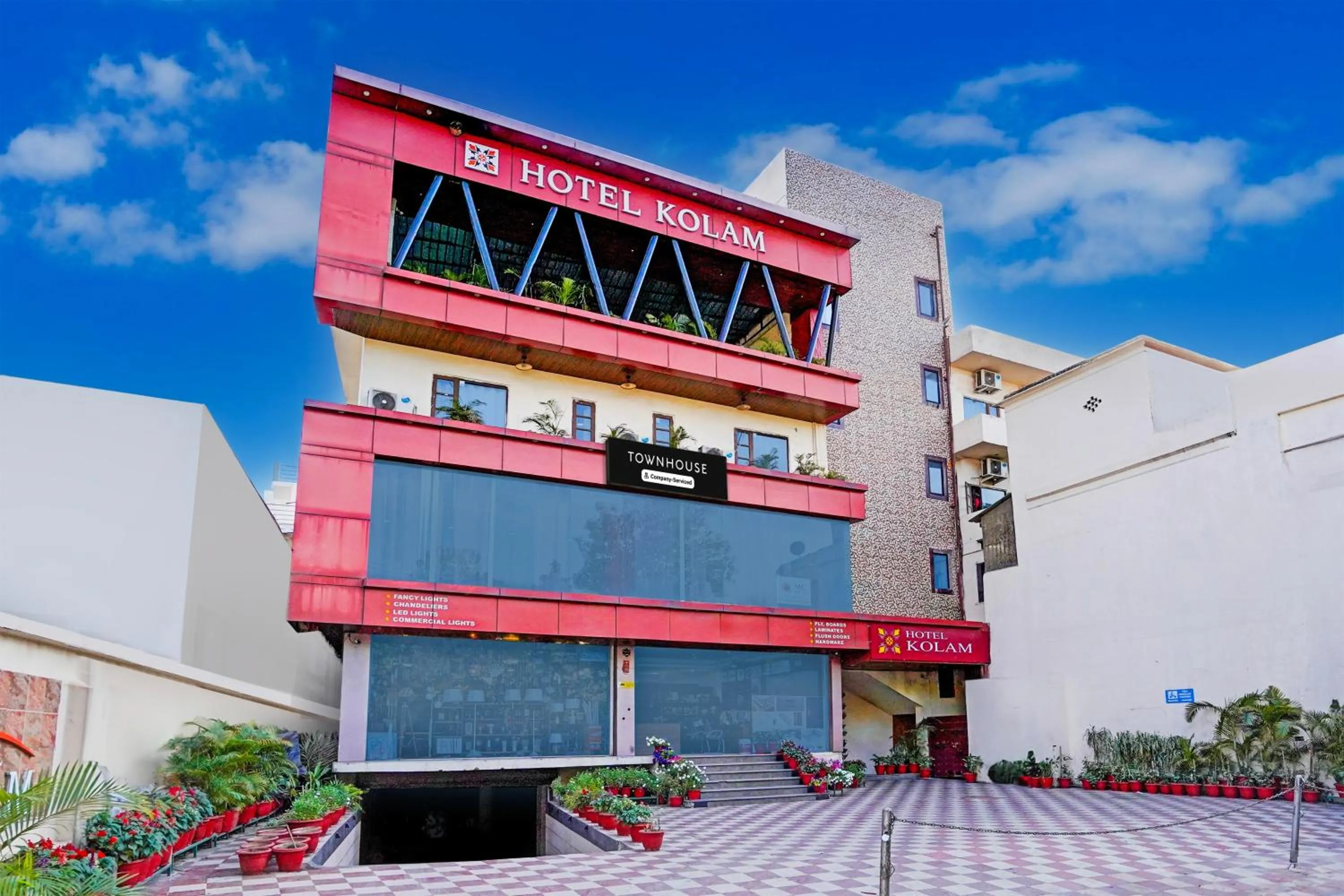 Facade/entrance in Super Townhouse Prince Chowk Near Railway Station