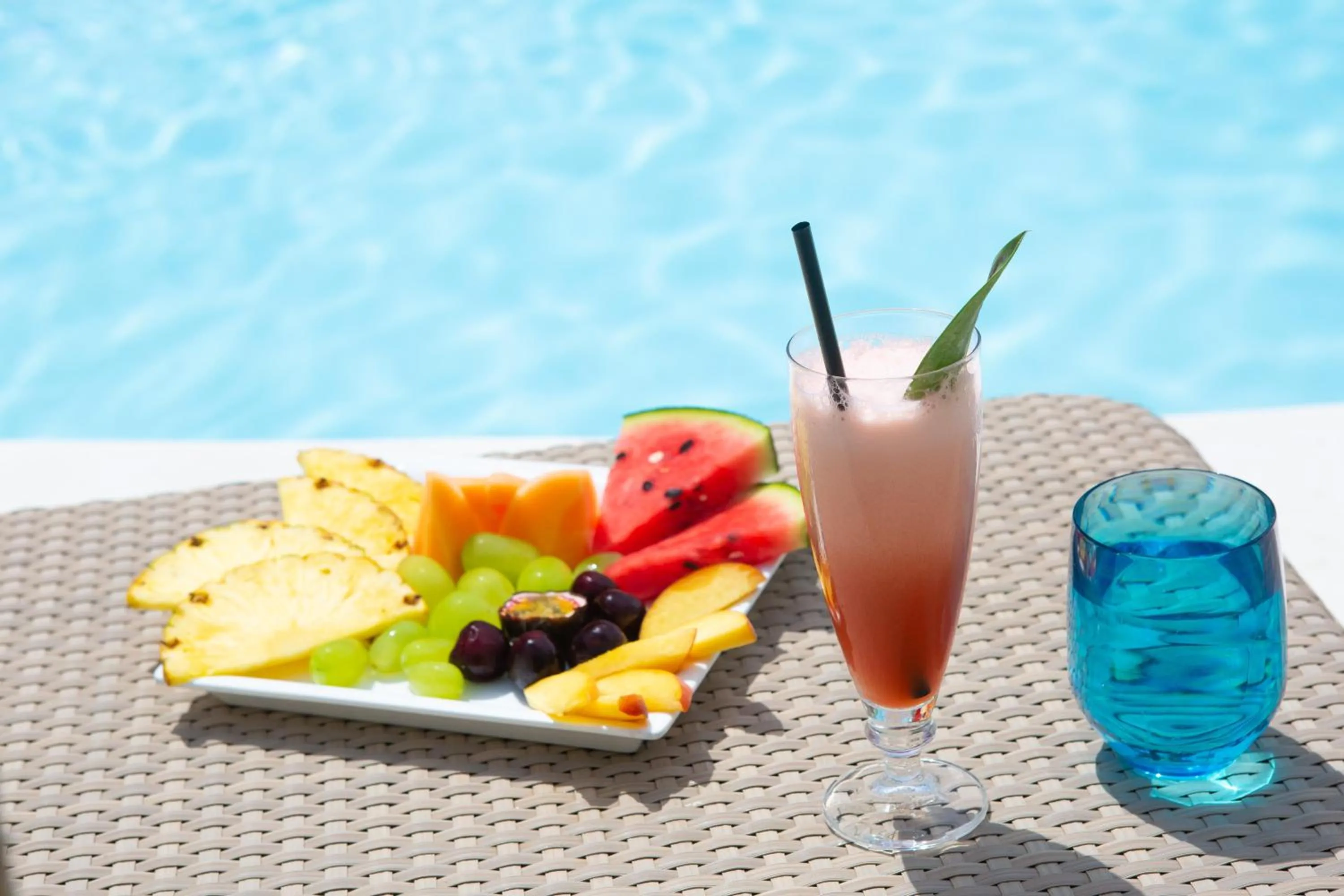 Food and drinks in Cormoran Hotel & Residence